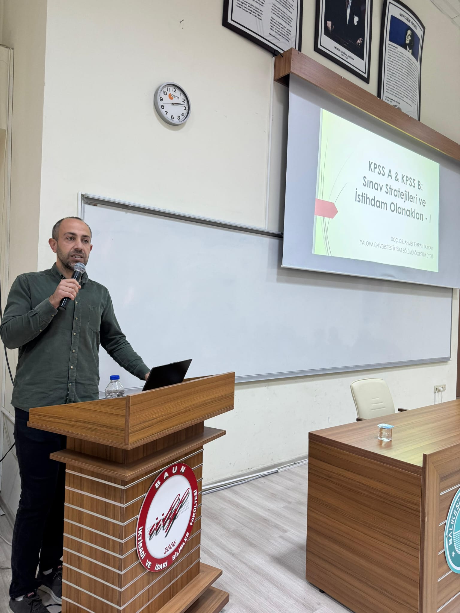 Sosyal Bilimler Enstitüsü Akademik Gelisim Seminerlerinin altıncısına Yalova Üniversitesi İİBF iktisat Bölümü Oğretim Üyesi Doç. Dr. Ahmet Emrah TAYYAR konuk oldu