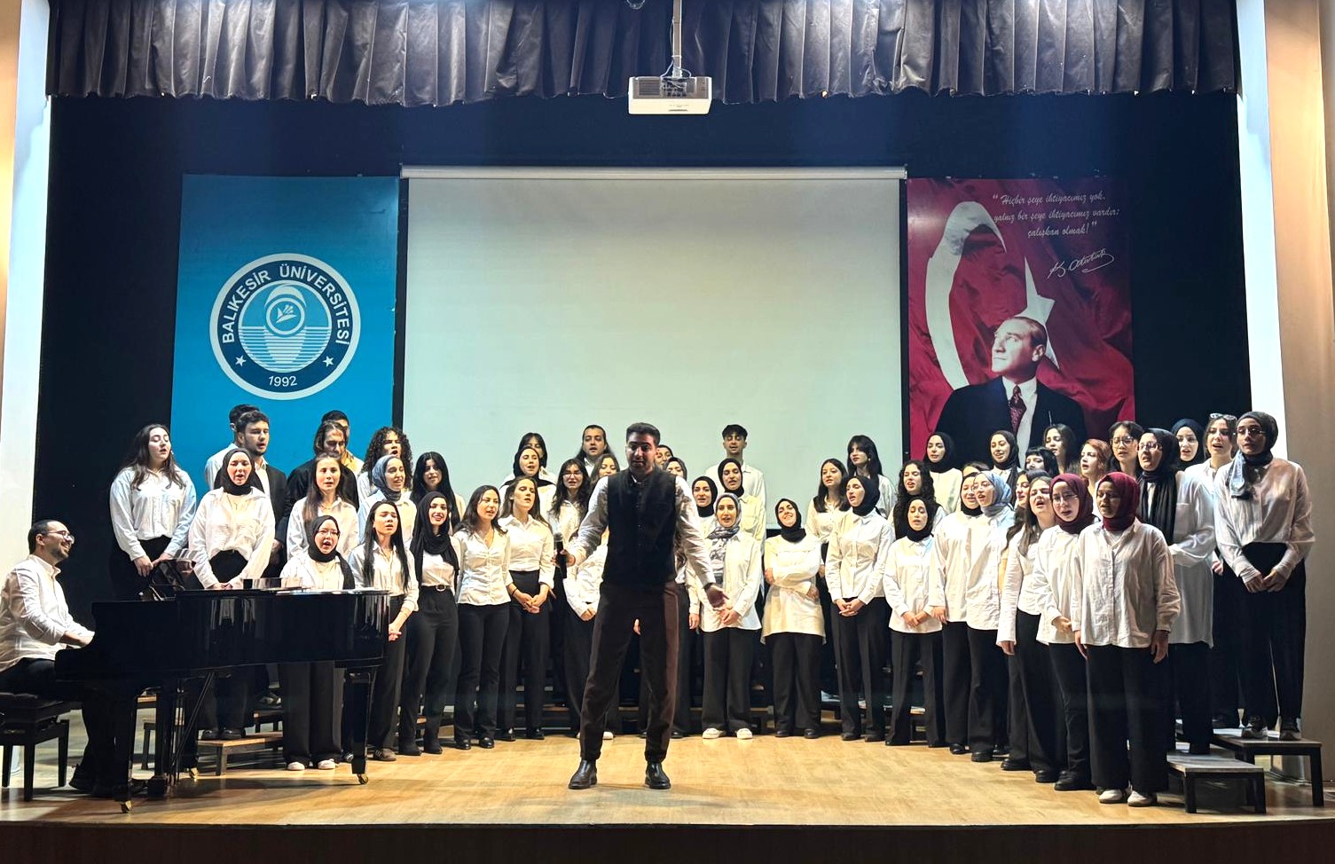 Sınıftan Sahneye Türkü Dolu Yolculuk: BAÜN’lü Öğretmen Adaylarından Çocuk Şarkıları Konseri 5