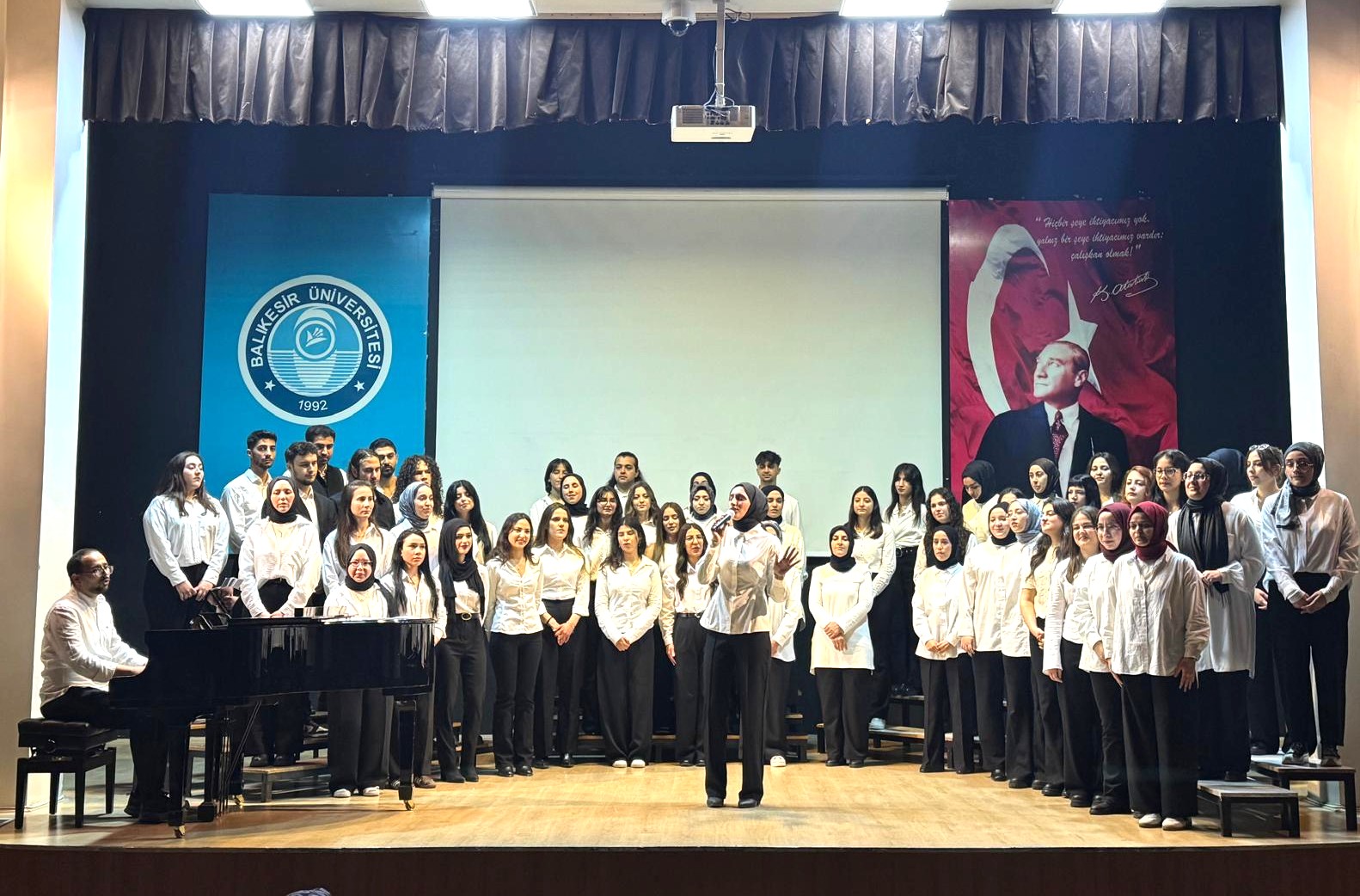 Sınıftan Sahneye Türkü Dolu Yolculuk: BAÜN’lü Öğretmen Adaylarından Çocuk Şarkıları Konseri 2