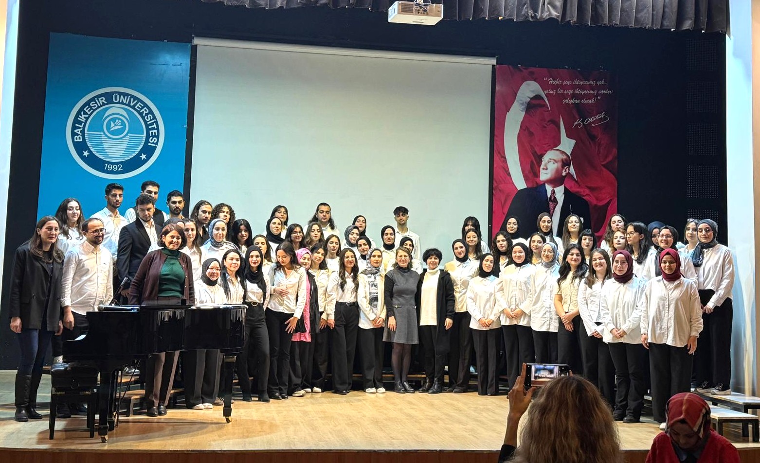 Sınıftan Sahneye Türkü Dolu Yolculuk: BAÜN’lü Öğretmen Adaylarından Çocuk Şarkıları Konseri 4