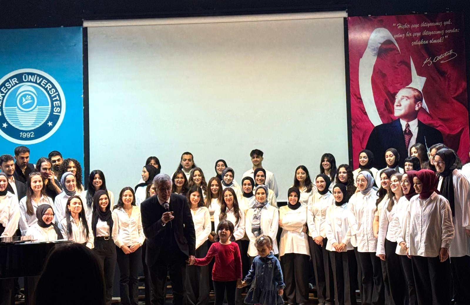Sınıftan Sahneye Türkü Dolu Yolculuk: BAÜN’lü Öğretmen Adaylarından Çocuk Şarkıları Konseri 3