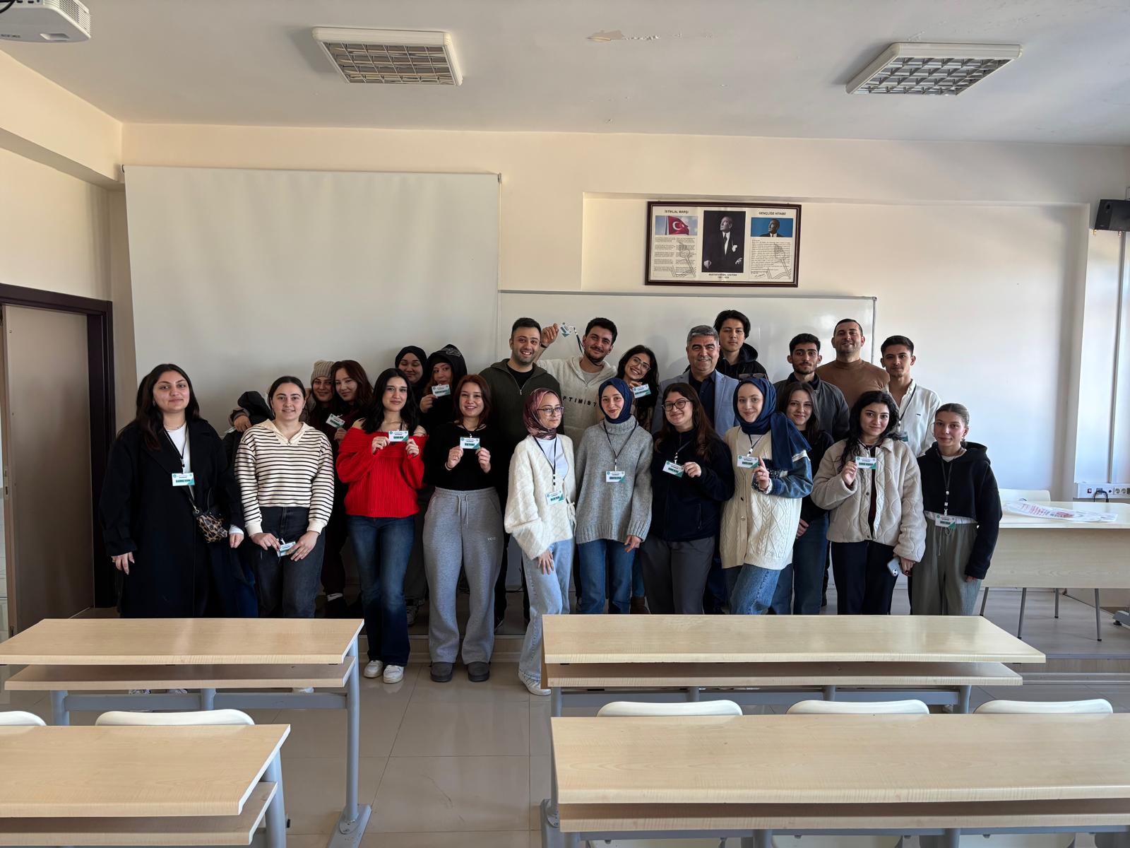 İşletmede Mesleki Eğitime Gidecek Öğrencilerimize Staj Kartları Teslim Edildi.
