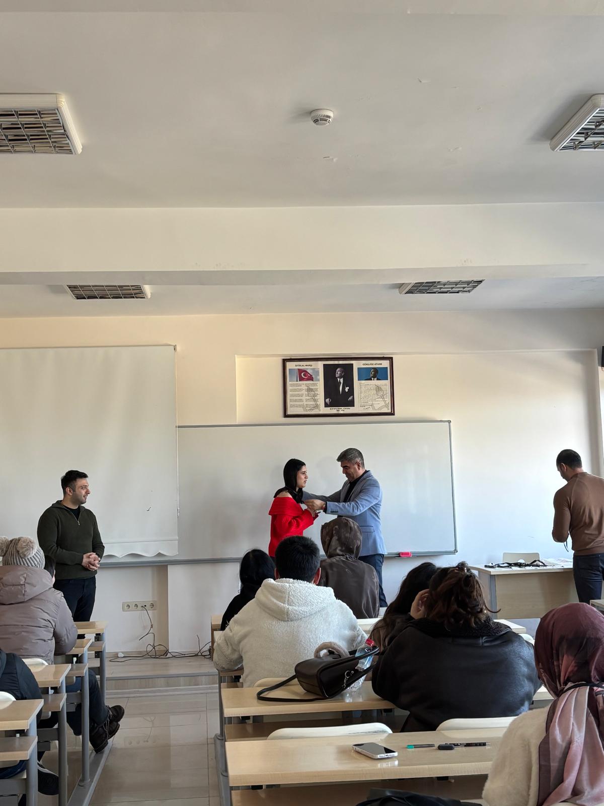 İşletmede Mesleki Eğitime Gidecek Öğrencilerimize Staj Kartları Teslim Edildi. 1