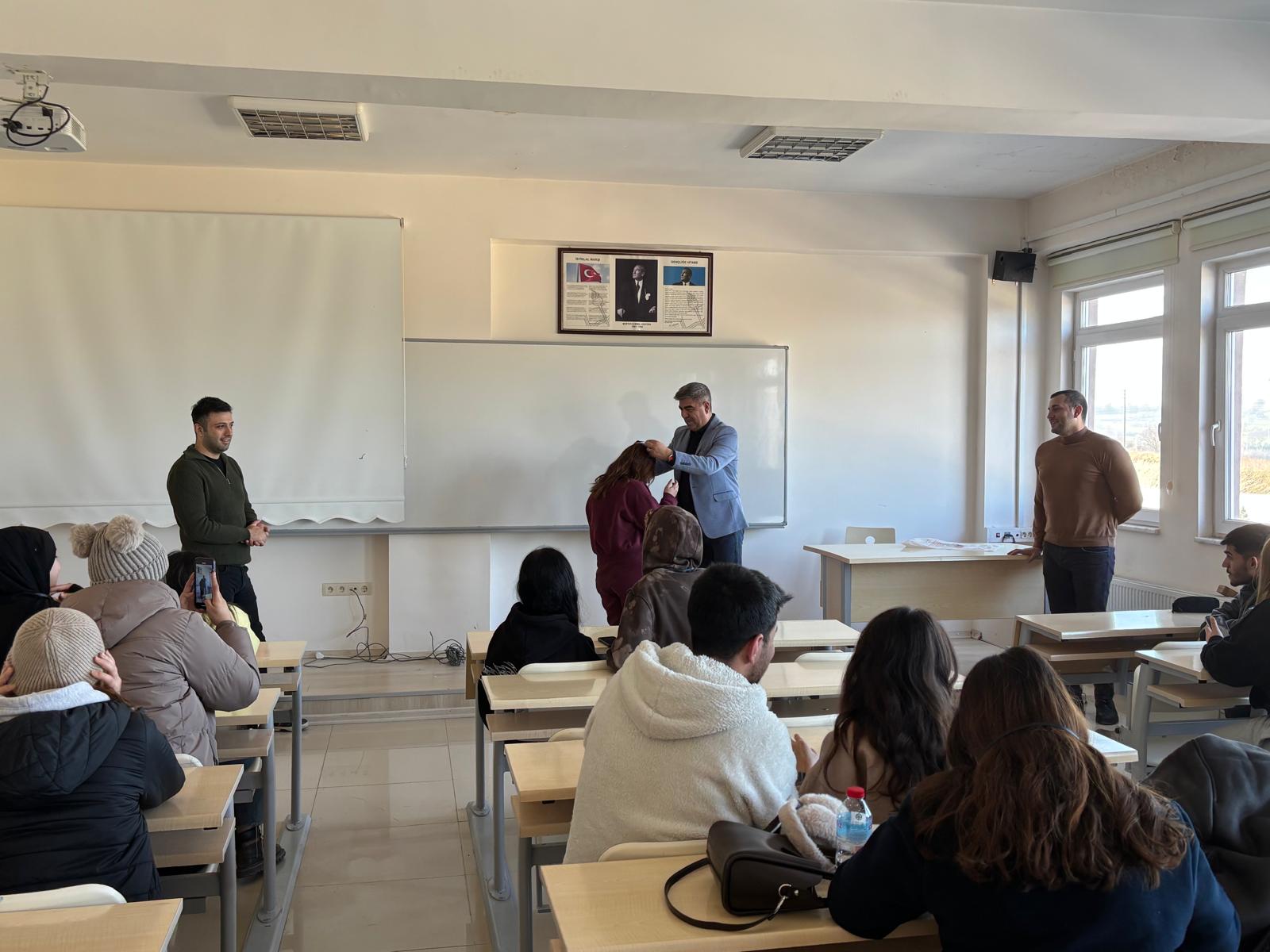 İşletmede Mesleki Eğitime Gidecek Öğrencilerimize Staj Kartları Teslim Edildi. 3