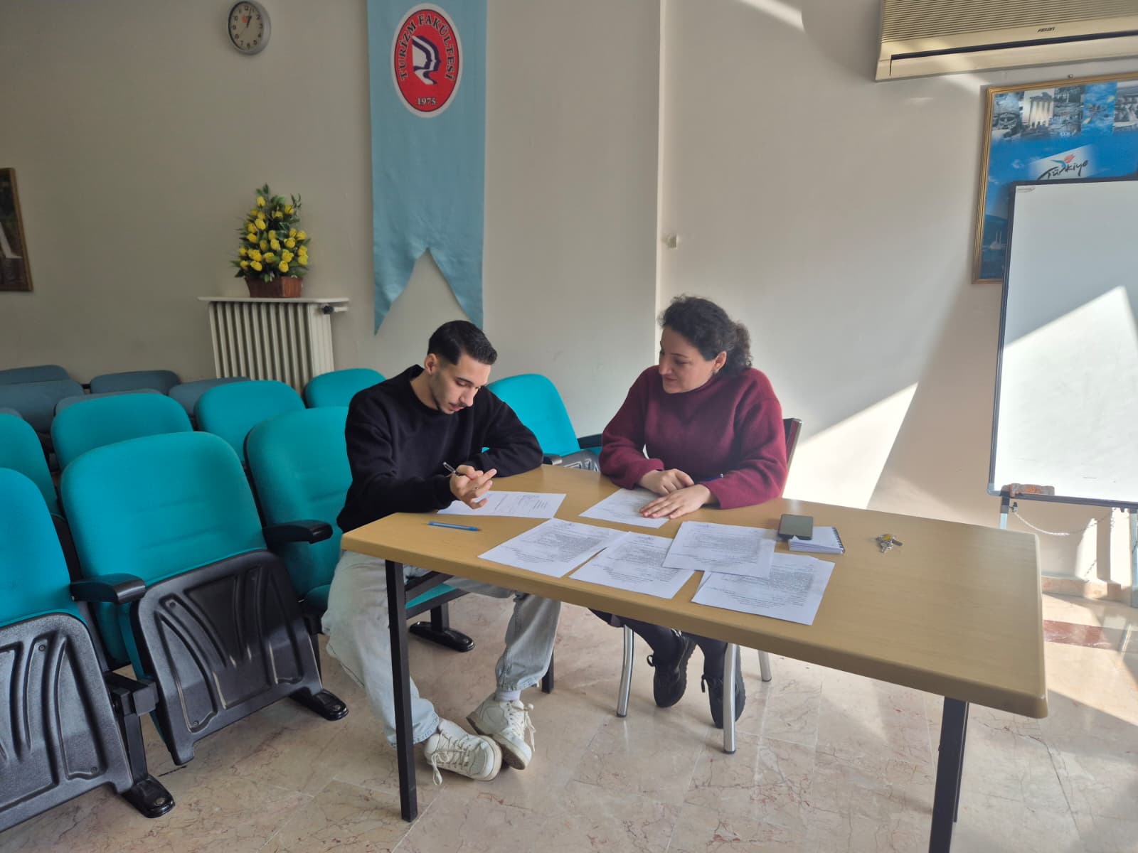 Turizm İşletmeciliği Bölümü Staj Komisyonu Tarafından Staj Değerlendirme Toplantıları Gerçekleştirildi. (11.12.2025). 3