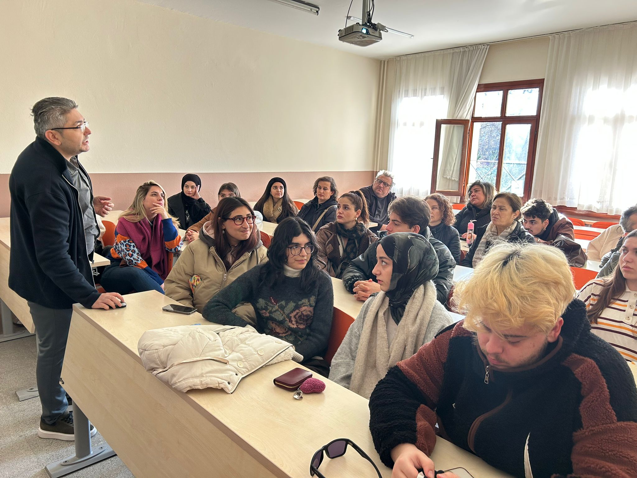 Tıbbi ve Aromatik Bitkiler Programı Öğrencilerine Yönelik Staj Bilgilendirme Toplantısı Gerçekleştirildi