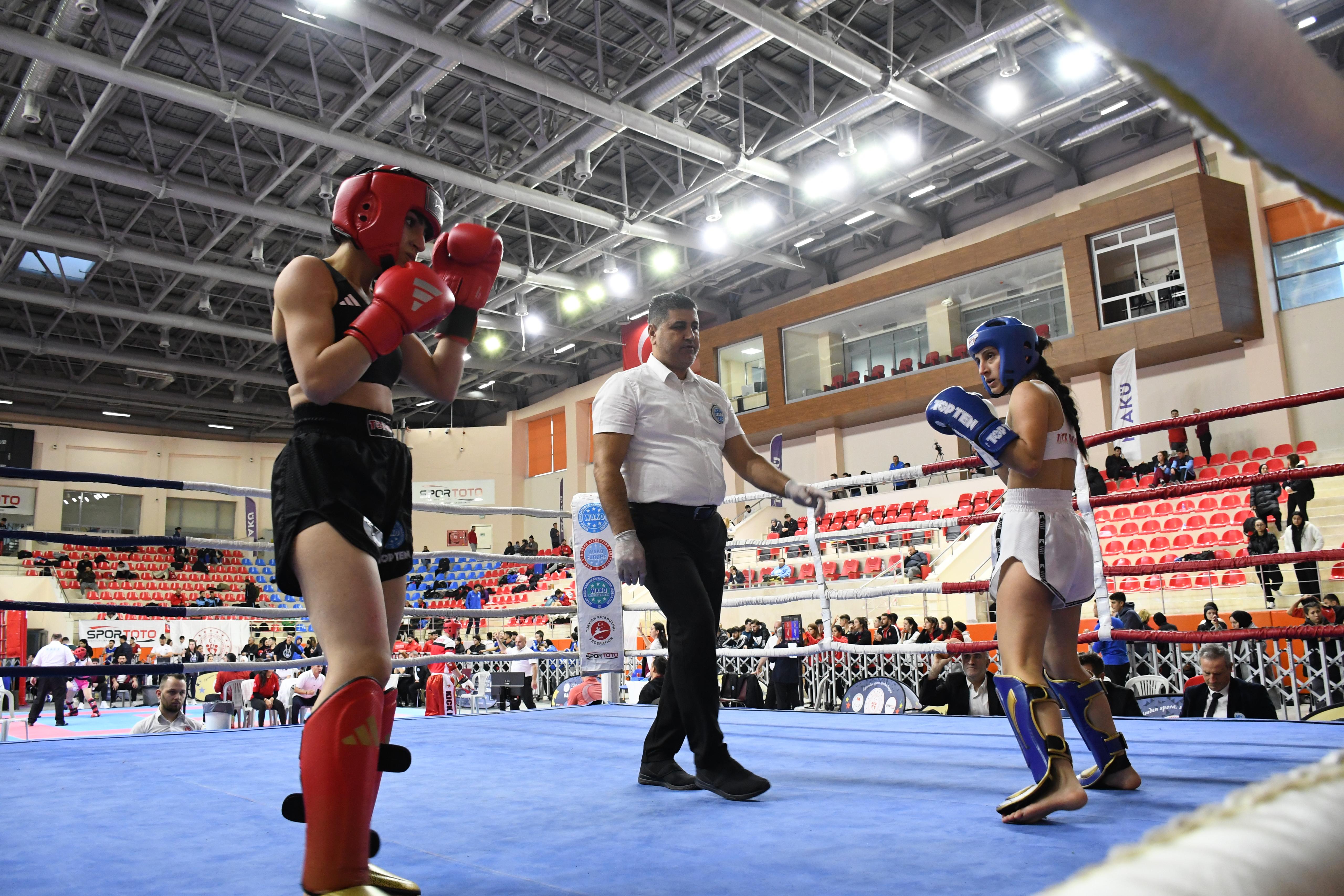 Üniversitemiz Kick Boks Takımından Türkiye Şampiyonasında Gümüş Madalya 9