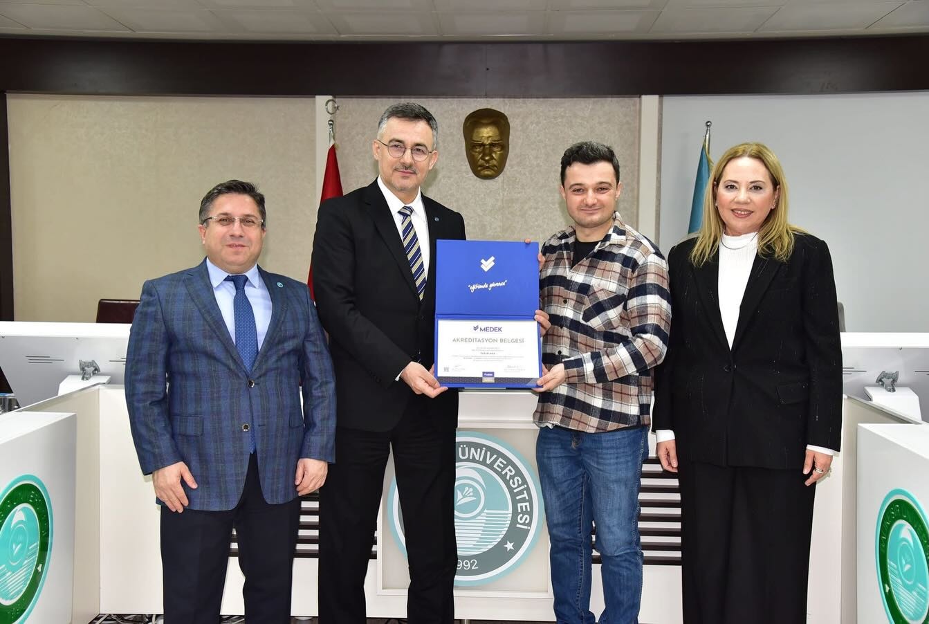 Otomotiv Teknolojisi, Bilgisayar Programcılığı ve Pazarlama Programlarına MEDEK Akreditaysonu Belgeleri Takdim Edildi 3