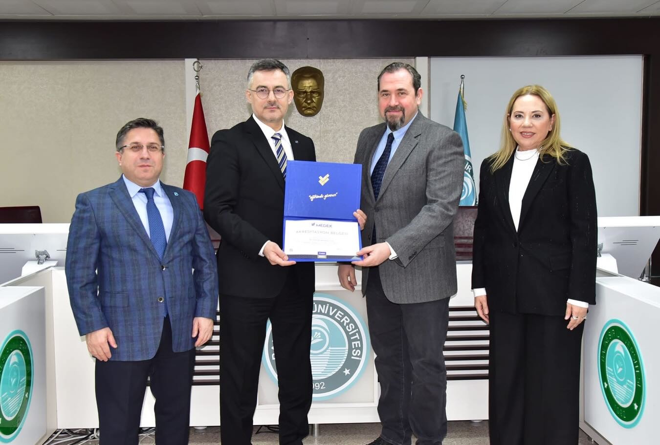 Otomotiv Teknolojisi, Bilgisayar Programcılığı ve Pazarlama Programlarına MEDEK Akreditaysonu Belgeleri Takdim Edildi 2
