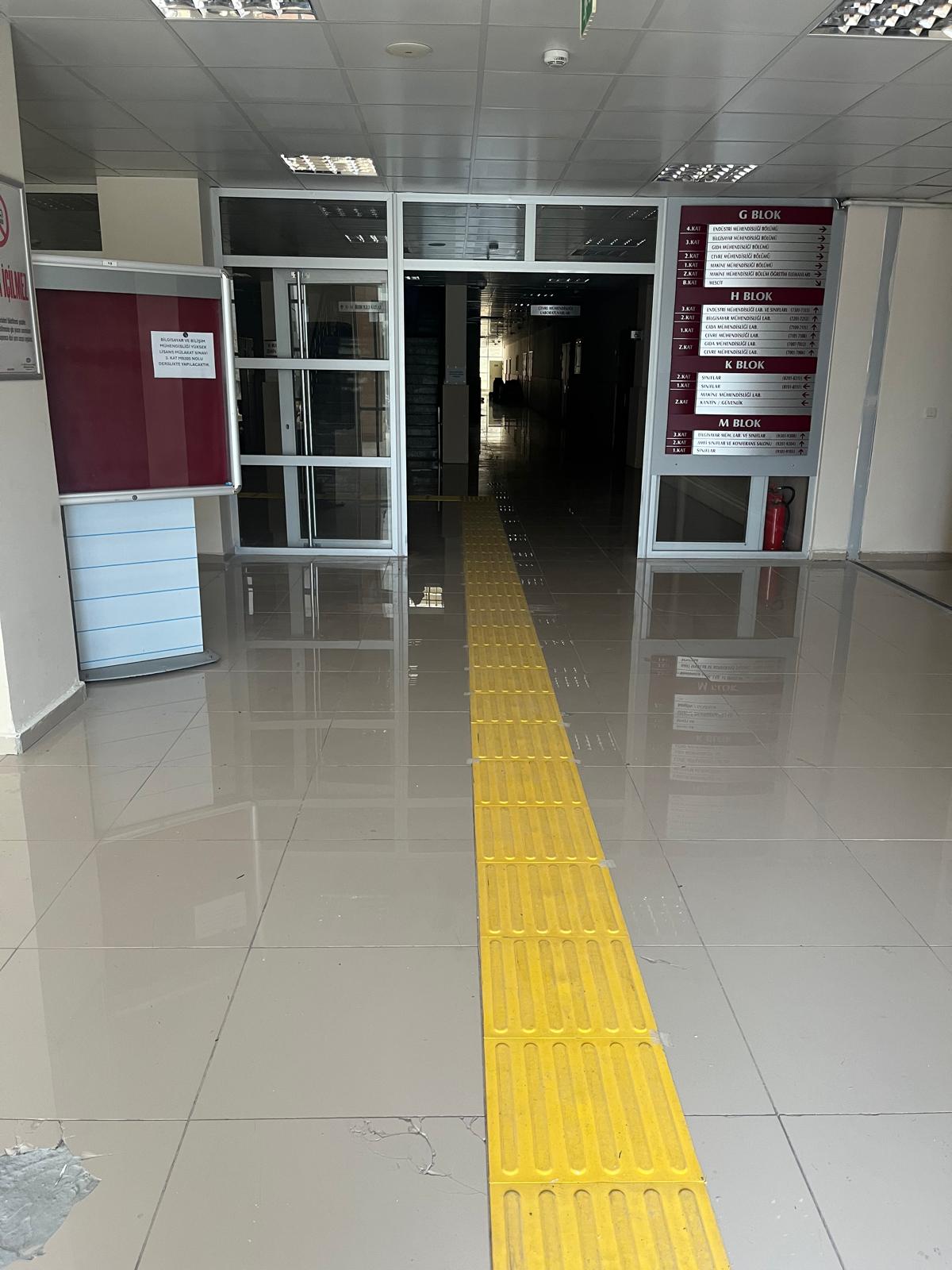Mühendislik Fakültesi Ek Binada Hissedilebilir Zemin Kaplaması Gerçekleştirildi. 1