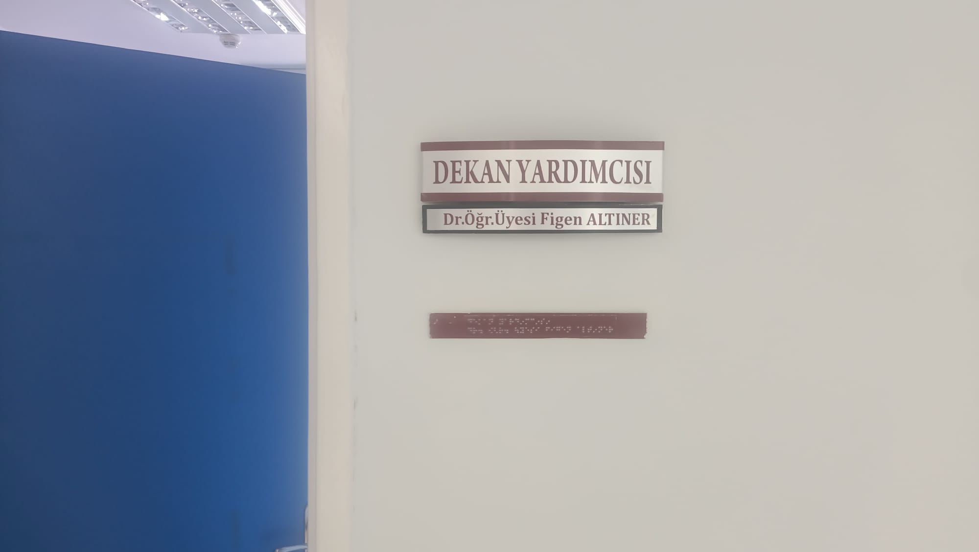 Az gören yada görme engeli olan bireyler için 'Braille Alfabesi' uygulaması  Mimarlık Fakültesi'nde Gerçekleştirilmiştir.