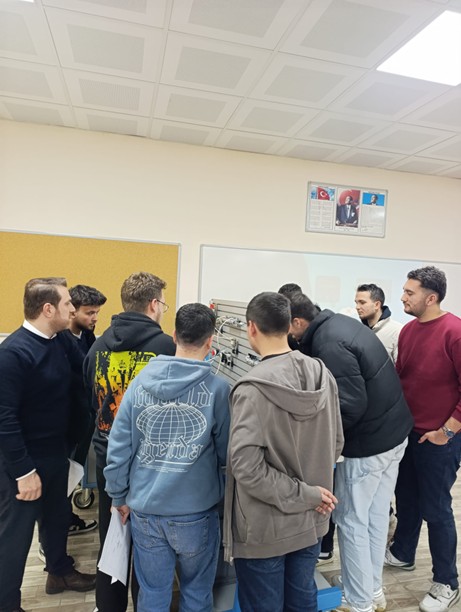 ELEKTRİK PROGRAMI ÖĞRENCİLERİMİZE YÖNELİK TEMEL PNÖMATİK EĞİTİMİ GERÇEKLEŞTİRİLDİ 2