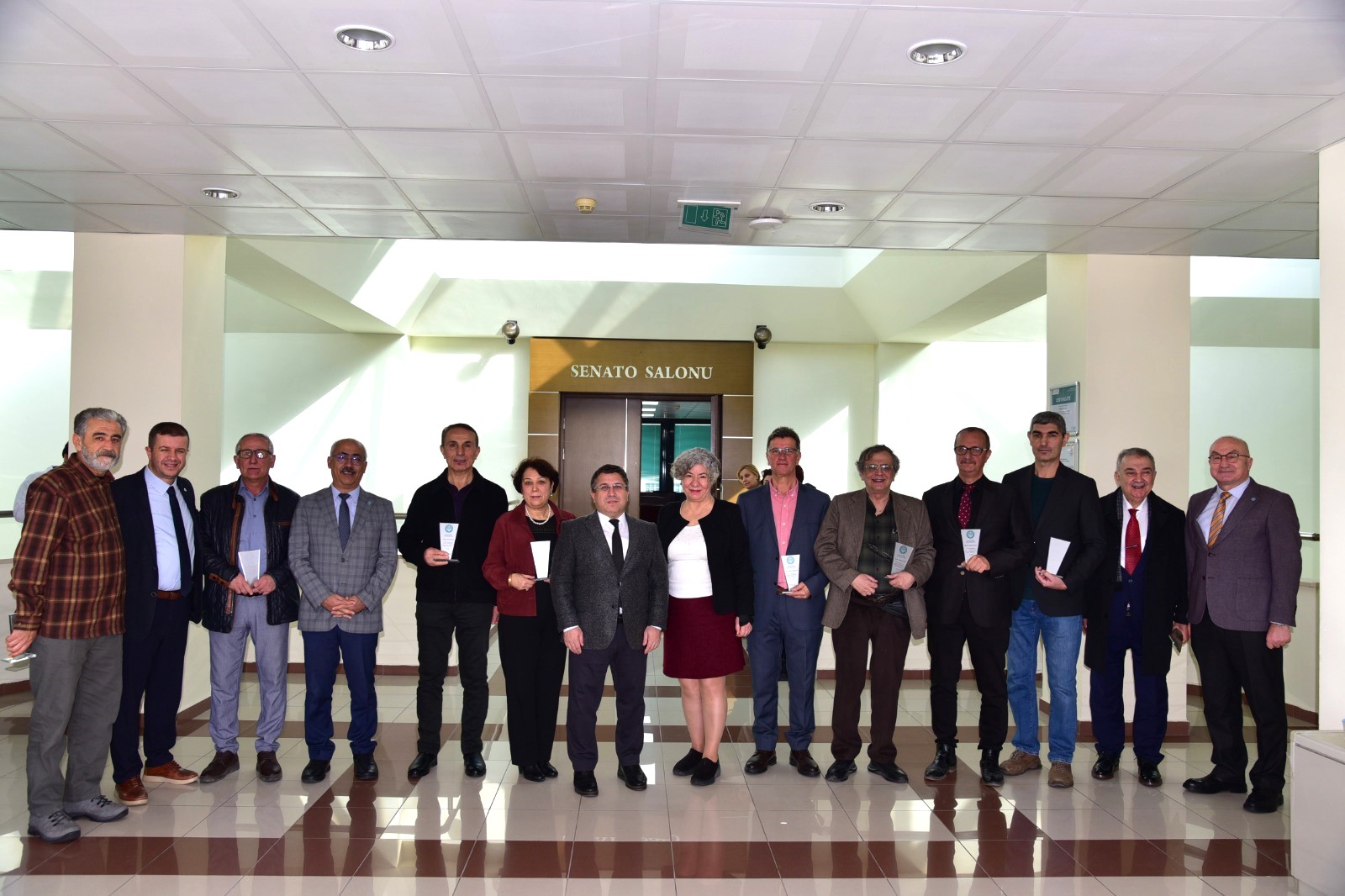 Balıkesir Üniversitesinde Emekli Personele Vefa: Plaket Takdim Edildi 1