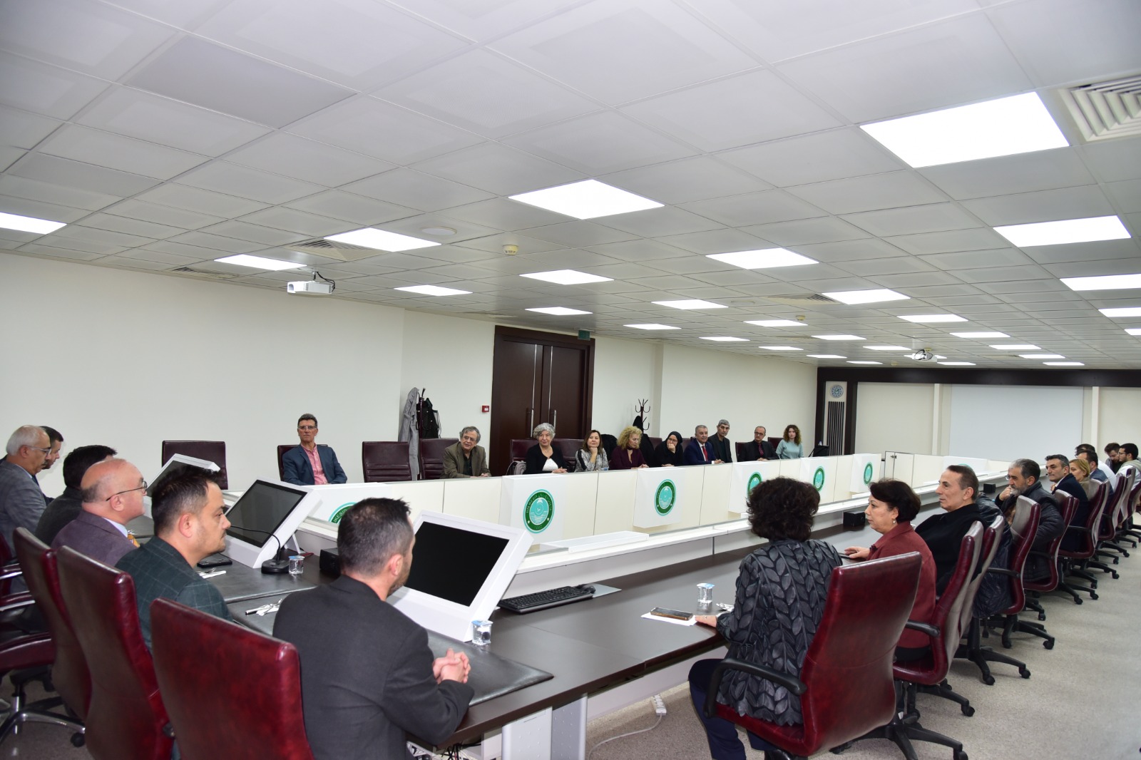 Balıkesir Üniversitesinde Emekli Personele Vefa: Plaket Takdim Edildi 4