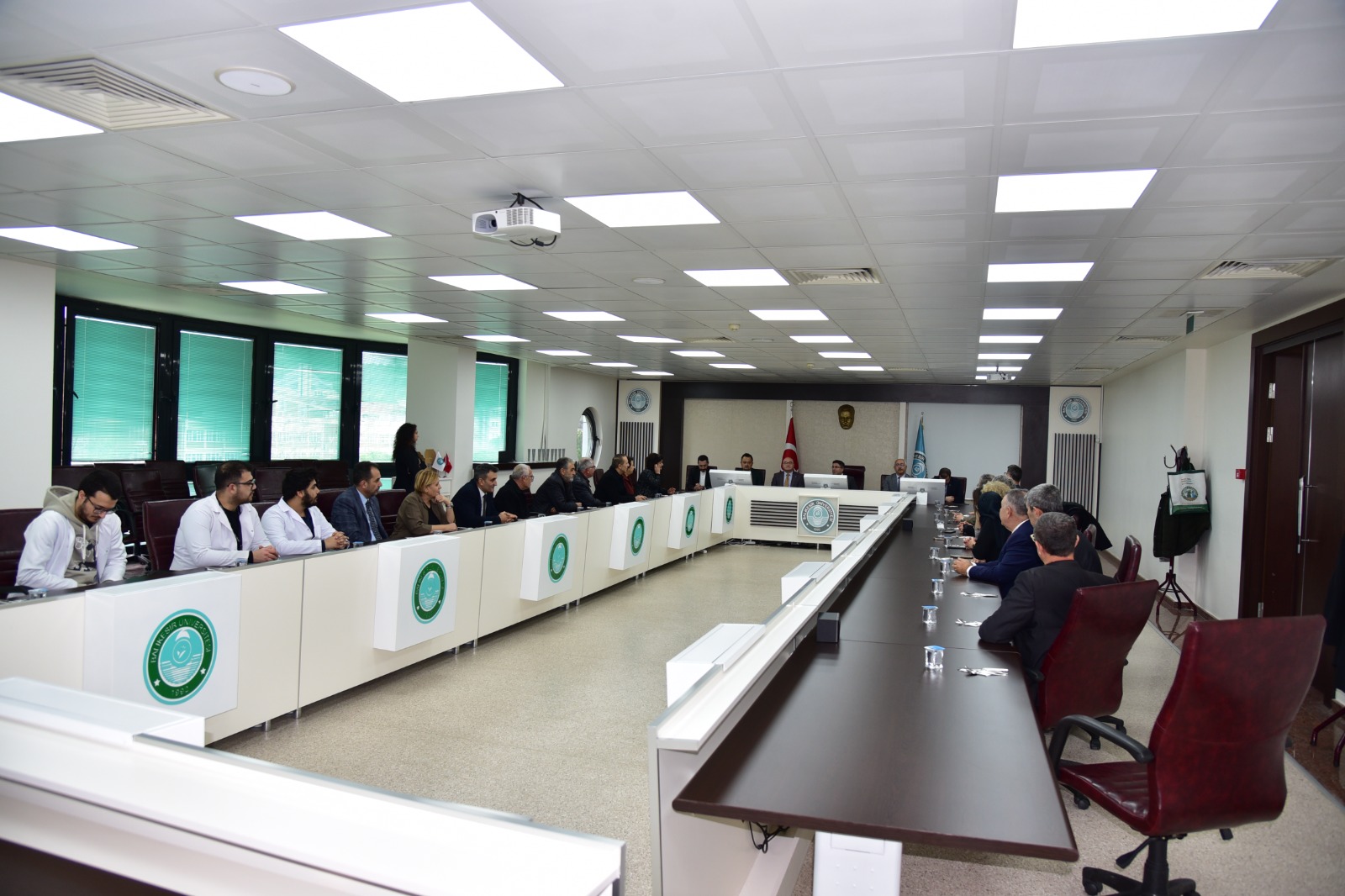 Balıkesir Üniversitesinde Emekli Personele Vefa: Plaket Takdim Edildi 2
