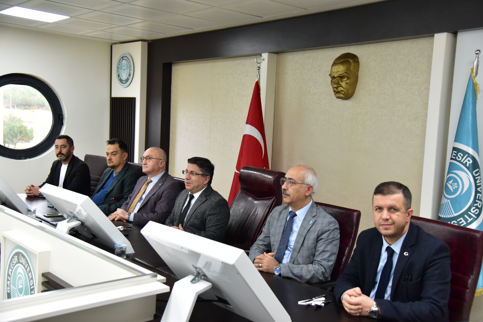 Balıkesir Üniversitesinde Emekli Personele Vefa: Plaket Takdim Edildi 6