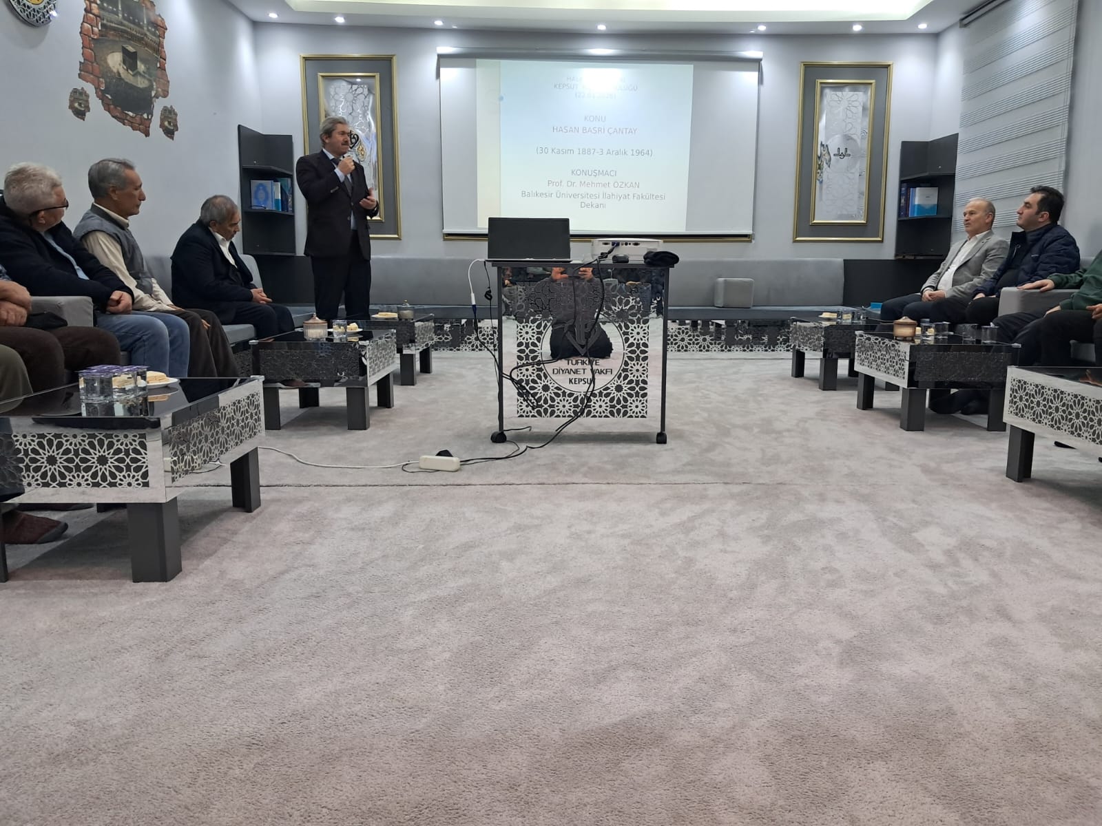 Fakültemiz Dekanı Prof. Dr. Mehmet Özkan, Kepsut İlçe Müftülüğünün "İmam-ı Birgivi Okuma Salonu" unda düzenlenen programa konuşmacı olarak katıldı