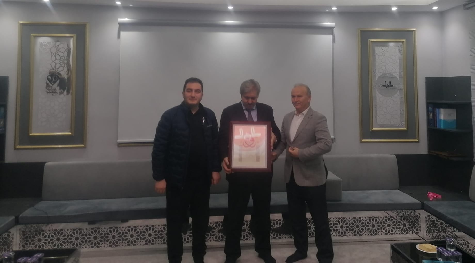 Fakültemiz Dekanı Prof. Dr. Mehmet Özkan, Kepsut İlçe Müftülüğünün "İmam-ı Birgivi Okuma Salonu" unda düzenlenen programa konuşmacı olarak katıldı 3