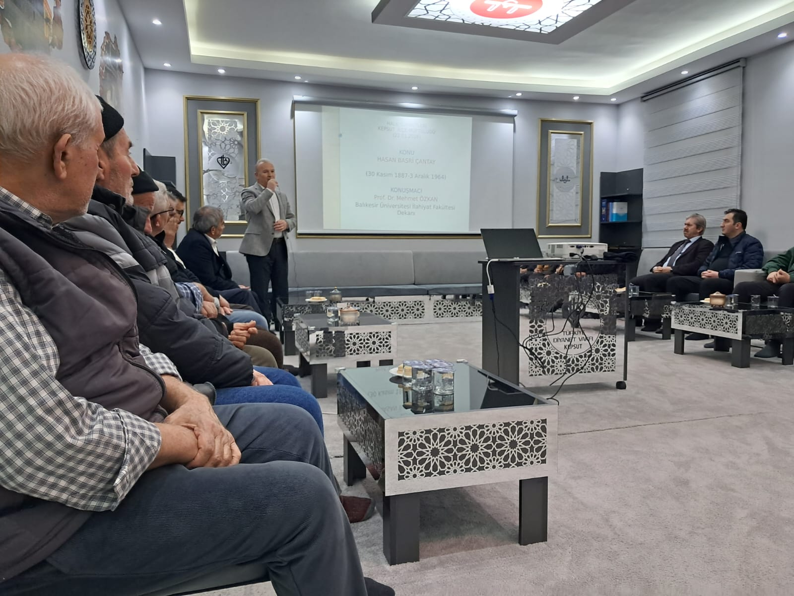 Fakültemiz Dekanı Prof. Dr. Mehmet Özkan, Kepsut İlçe Müftülüğünün "İmam-ı Birgivi Okuma Salonu" unda düzenlenen programa konuşmacı olarak katıldı 4