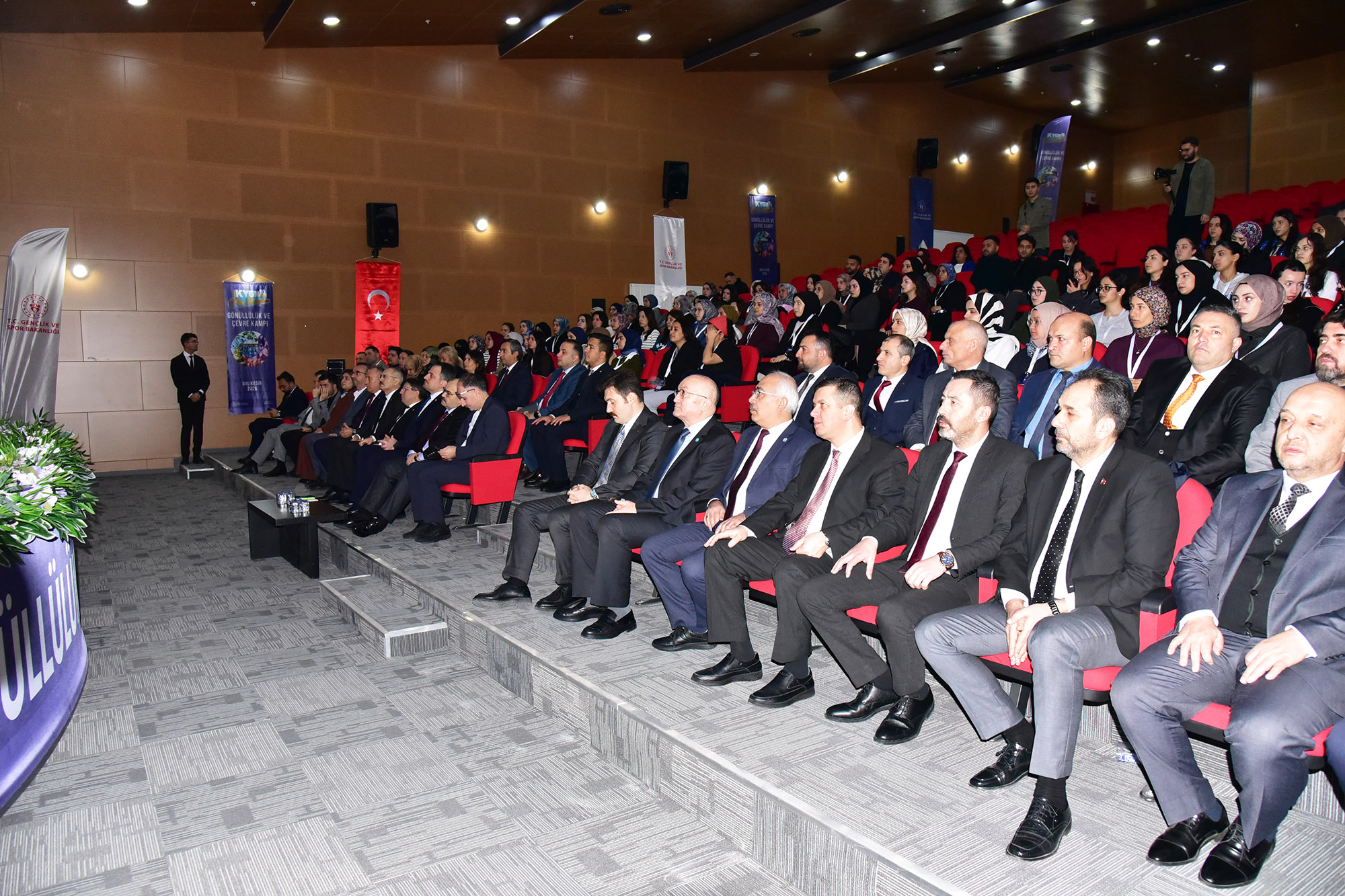 GSB Bakan Yardımcısı Dr. Enes Eminoğlu, BAÜN’de Kredi ve Yurtlar Genel Müdürlüğü Tematik Kış Kampı Açılışına Katıldı 4