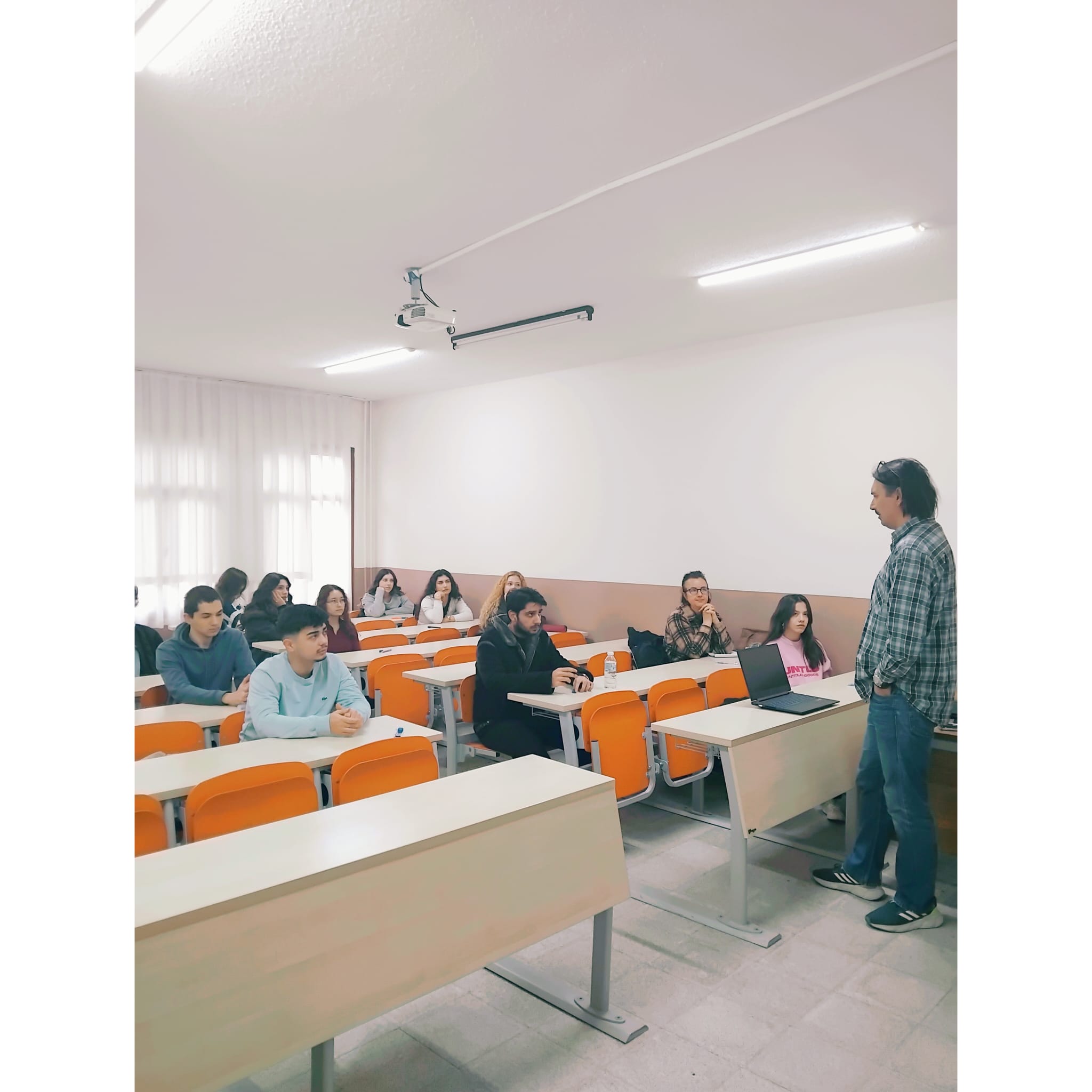 Kimya Teknolojisi Programı Öğrencilerine Yönelik Staj Bilgilendirme Toplantısı Düzenlendi