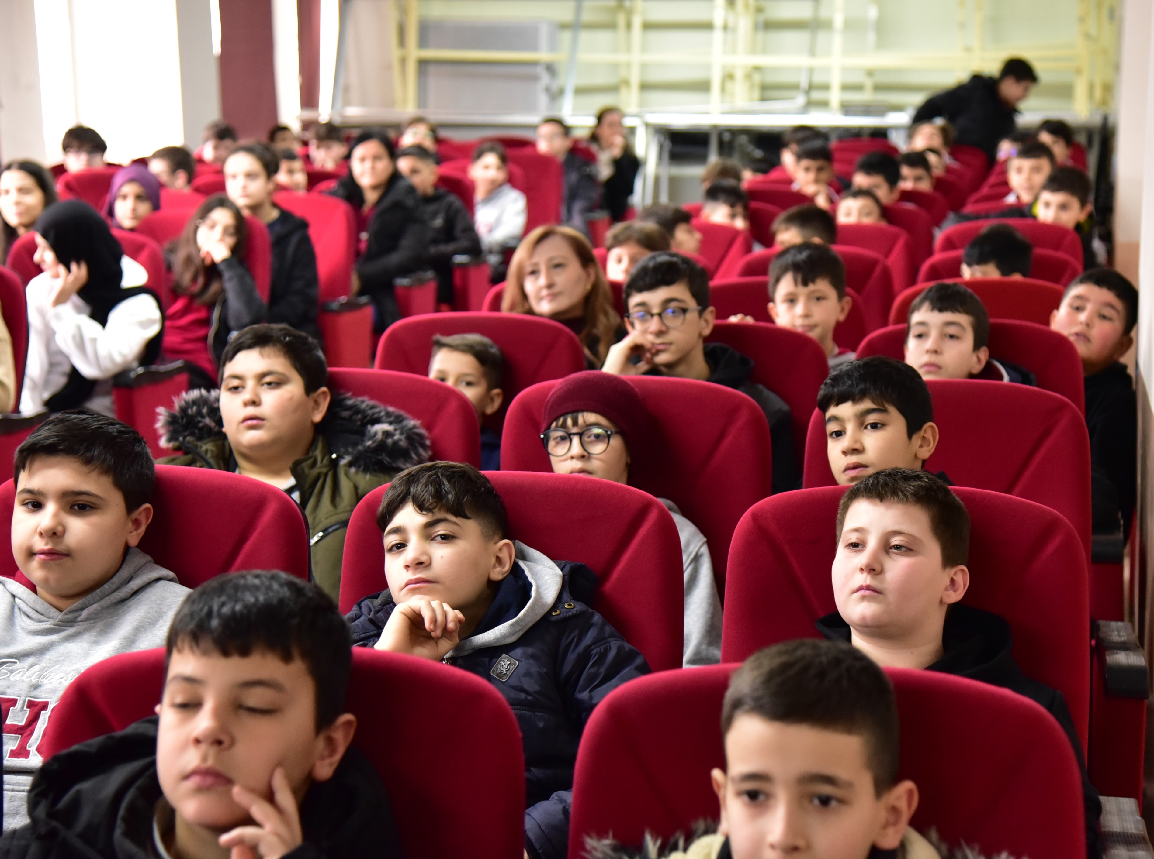 BAÜN’den Gençlere Deprem Bilinci: ‘Çök, Kapan, Tutun’ ile Hayati Eğitim 4