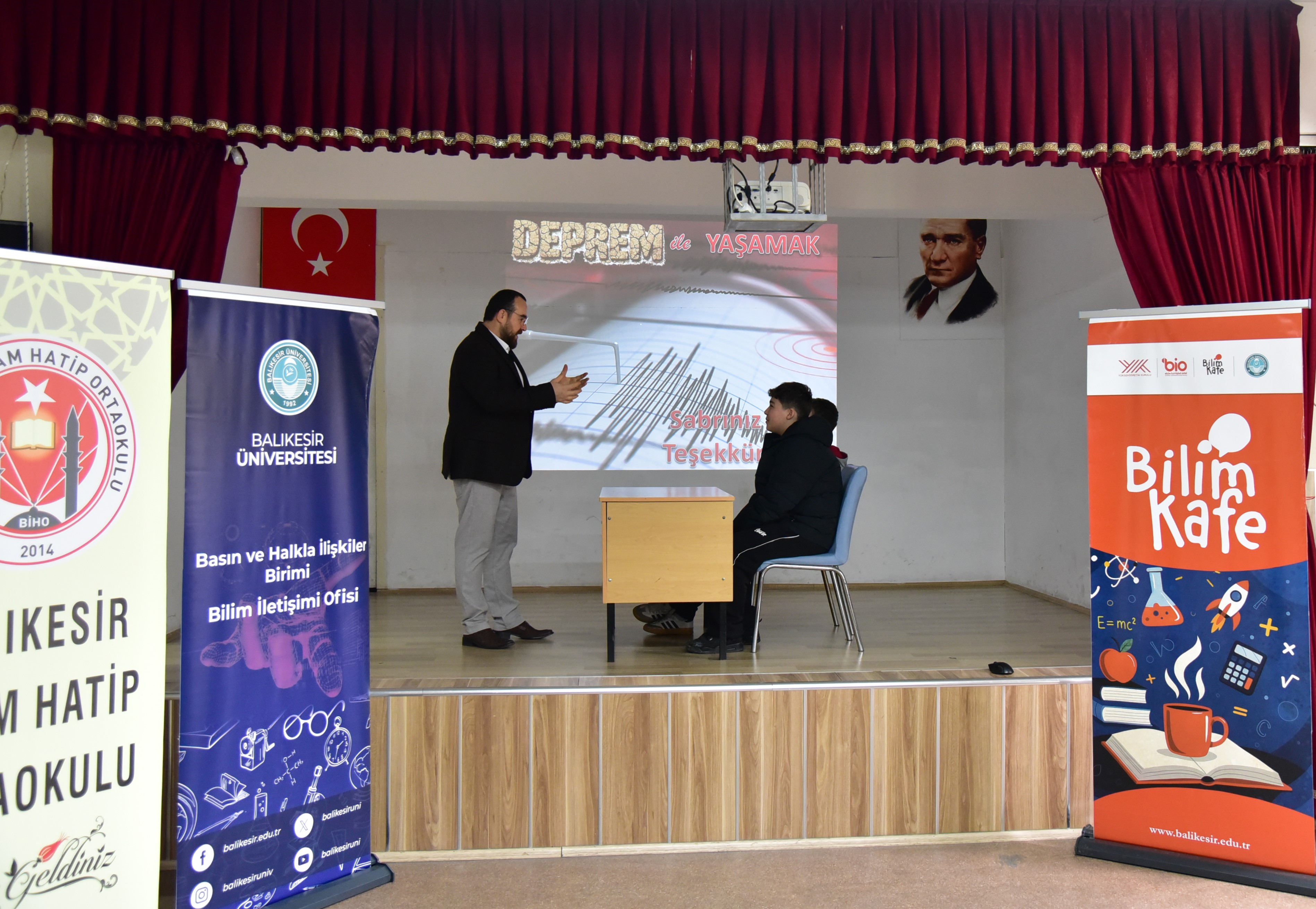 BAÜN’den Gençlere Deprem Bilinci: ‘Çök, Kapan, Tutun’ ile Hayati Eğitim 8