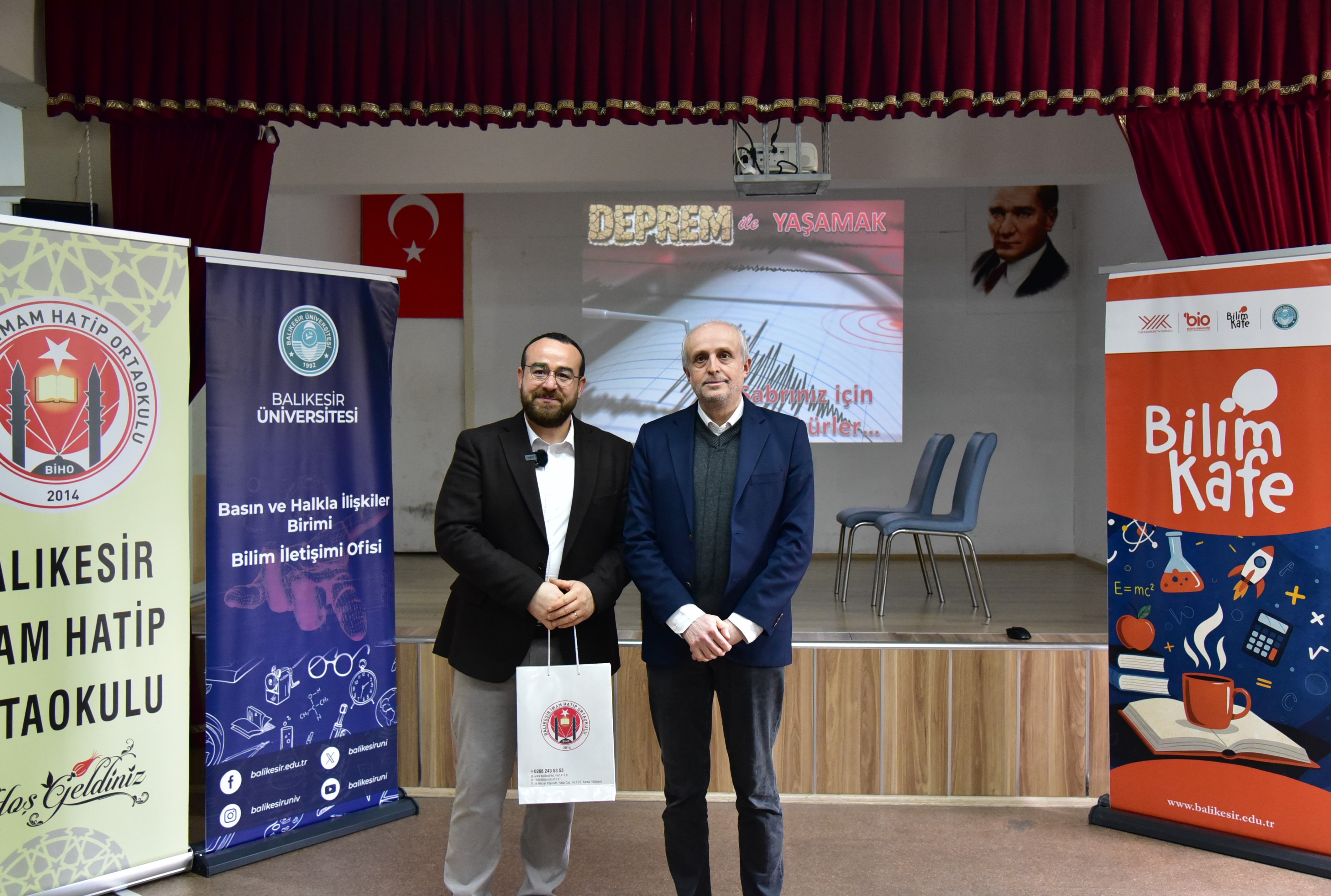BAÜN’den Gençlere Deprem Bilinci: ‘Çök, Kapan, Tutun’ ile Hayati Eğitim 10