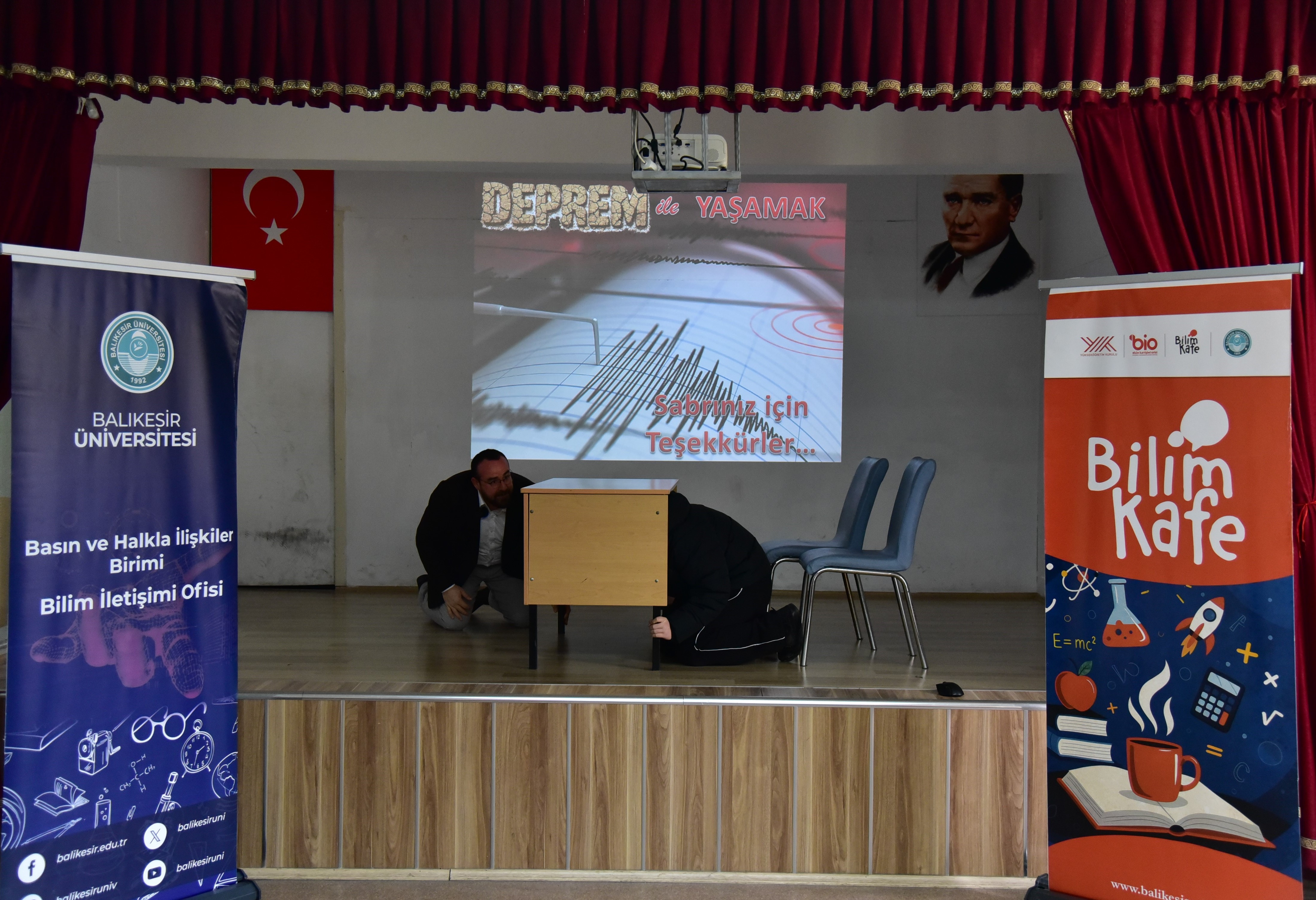 BAÜN’den Gençlere Deprem Bilinci: ‘Çök, Kapan, Tutun’ ile Hayati Eğitim 9