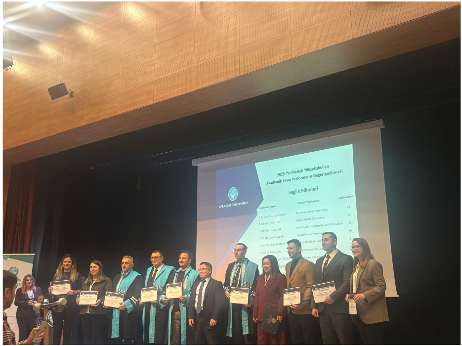 2025 yılı içerisinde Akademik Performans Başarı Belgesi Almaya Hak Kazanan Hocalarımız 3