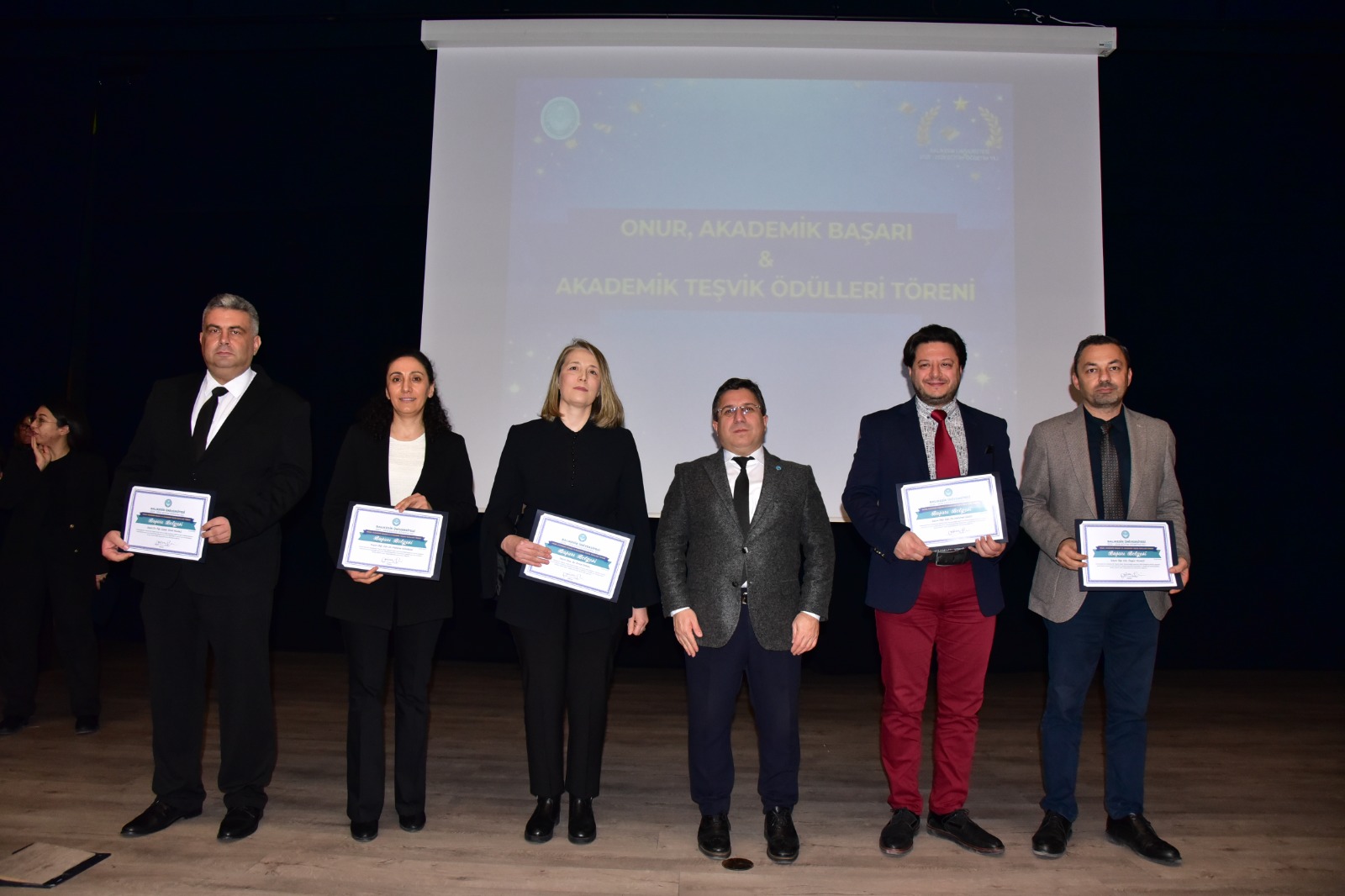 Bilimde Yükselen BAÜN'de bir İlk Daha: Akademisyenlere Performans Ödülleri Törenle Verildi. 5