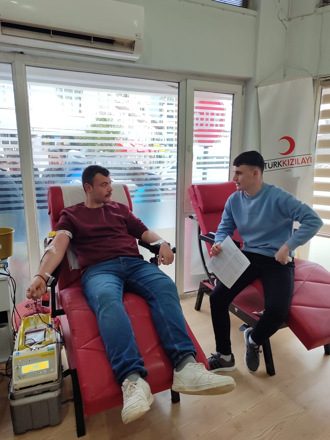 Dursunbey MYO Öğrencilerinden Anlamlı Kan Bağışı Etkinliği 4