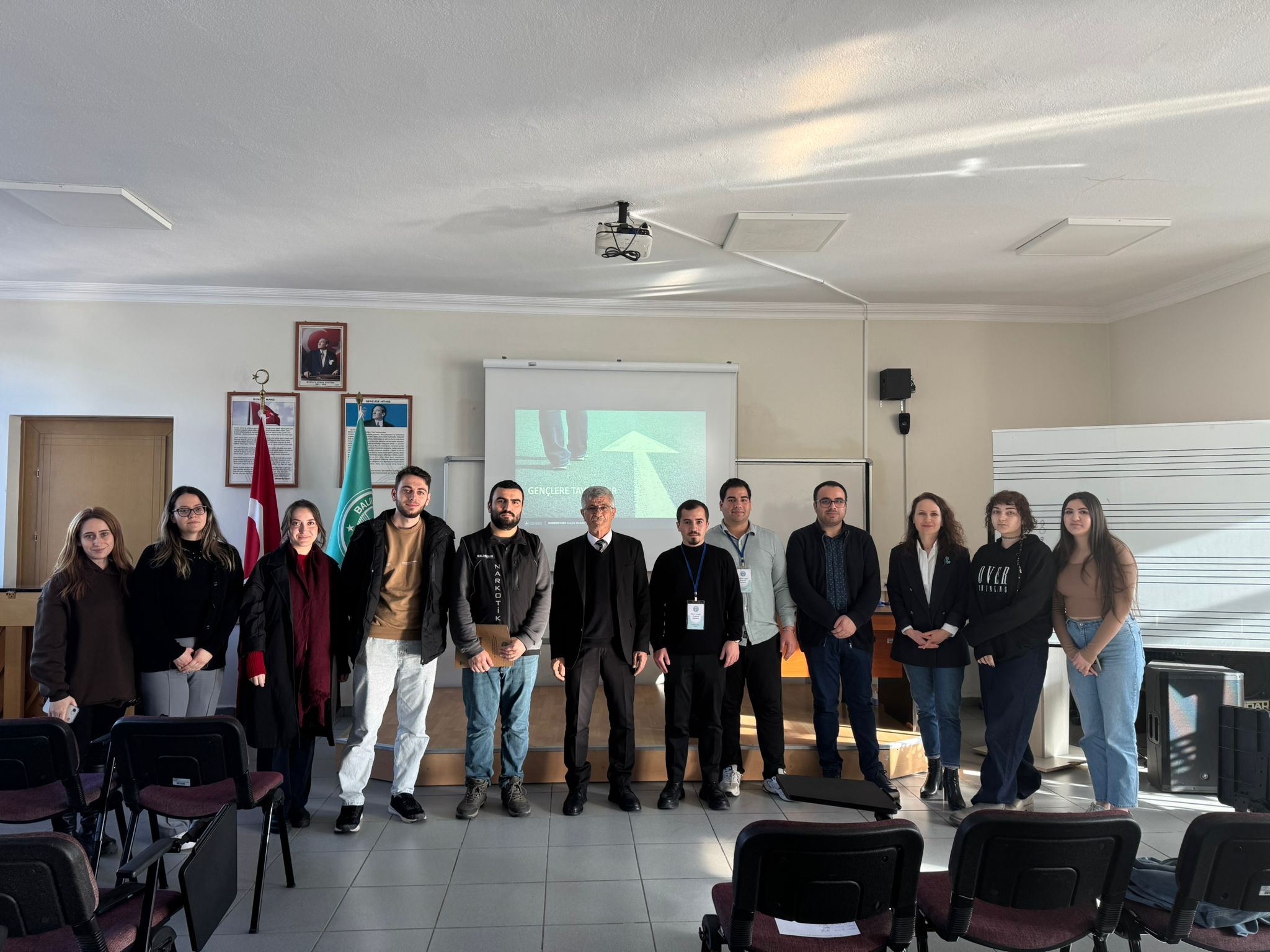 Narkotik Suçlarla Mücadele Şube Müdürlüğü görevlileri tarafından öğrencilere Necatibey Eğitim Fakültesinde eğitim verilmiştir 1