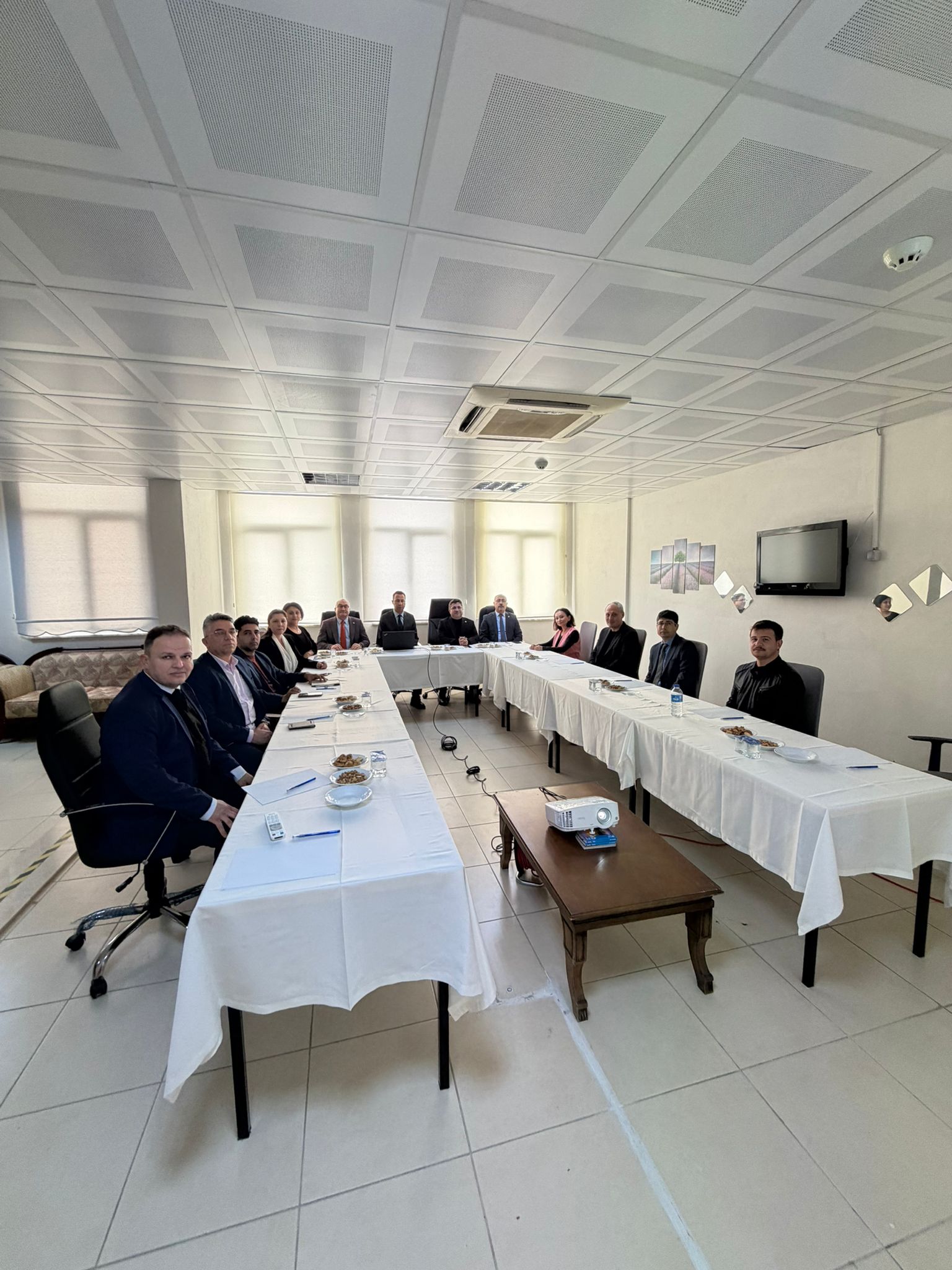 Rektör Oğurlu Edremit Sivil Havacılık Yüksekokulunda Akademik Kurula Katıldı, Eğitim Süreçlerini Yerinde İnceledi 6