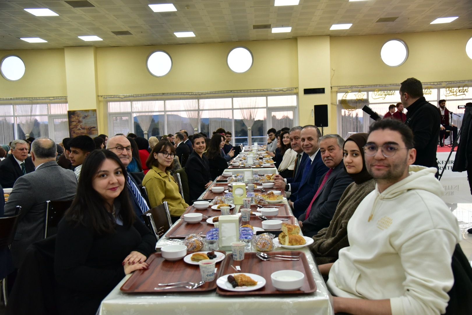 BAÜN’de Ramazan Coşkusu: Öğrenciler İçin İftar Programı Gerçekleştirildi 5