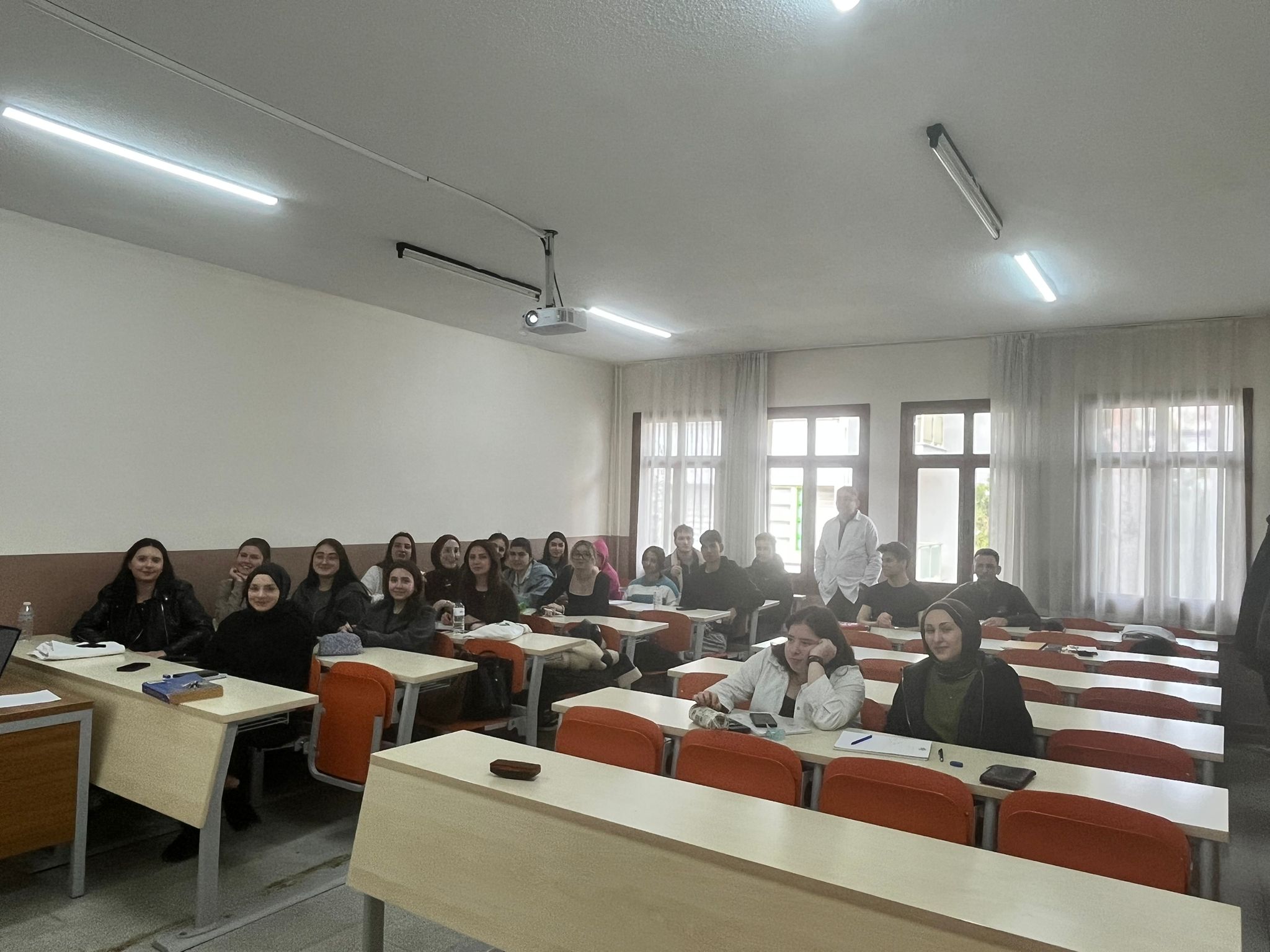 Kimya Teknolojisi Programı 2. Sınıf Öğrencileri ile Dönem Başı Danışmanlık Toplantısı Gerçekleştirildi