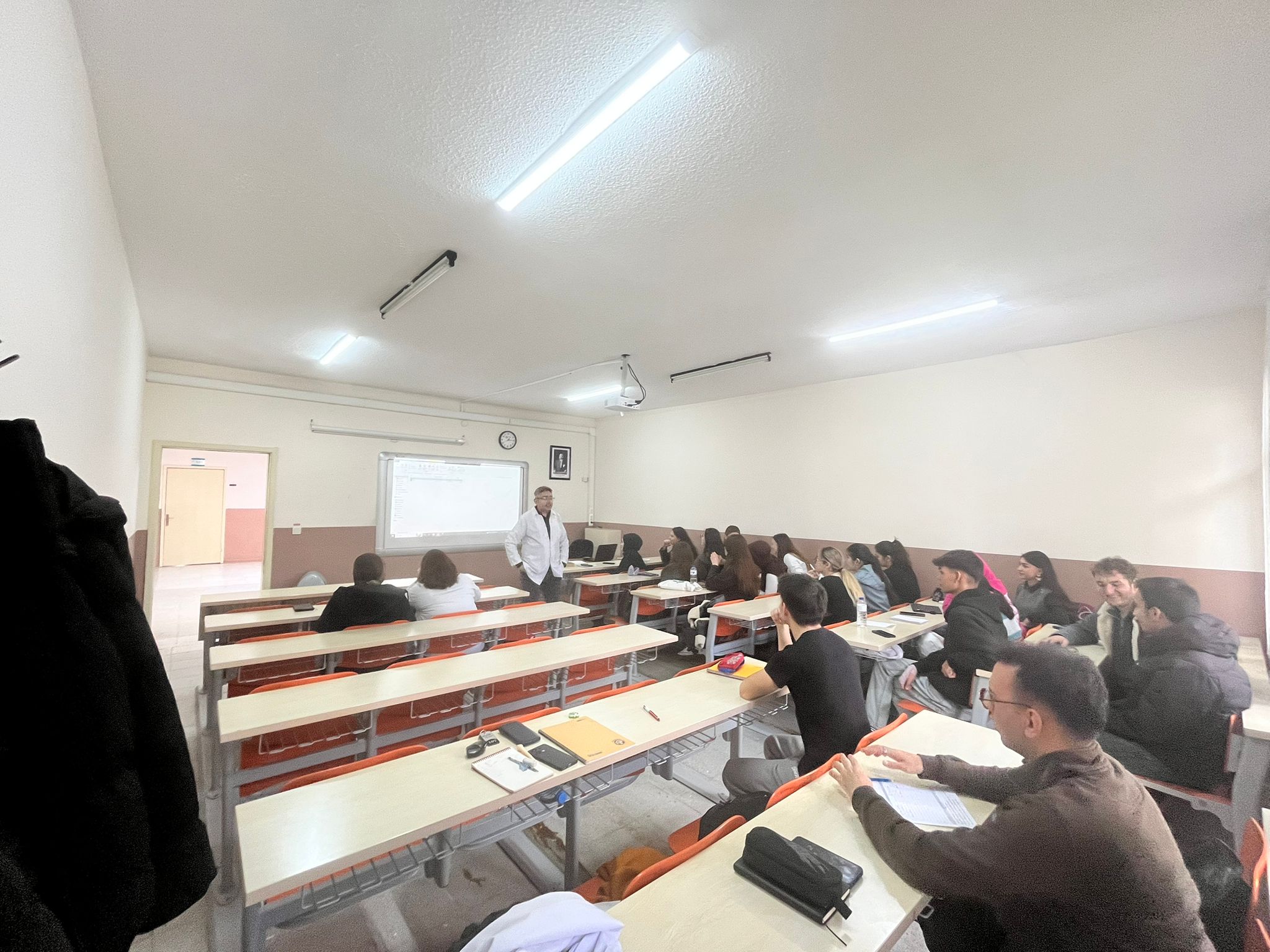 Kimya Teknolojisi Programı 2. Sınıf Öğrencileri ile Dönem Başı Danışmanlık Toplantısı Gerçekleştirildi 1