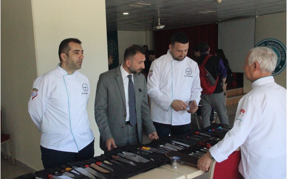 Burhaniye de Pirge Biçak Akademisi Eğitim Semineri 2