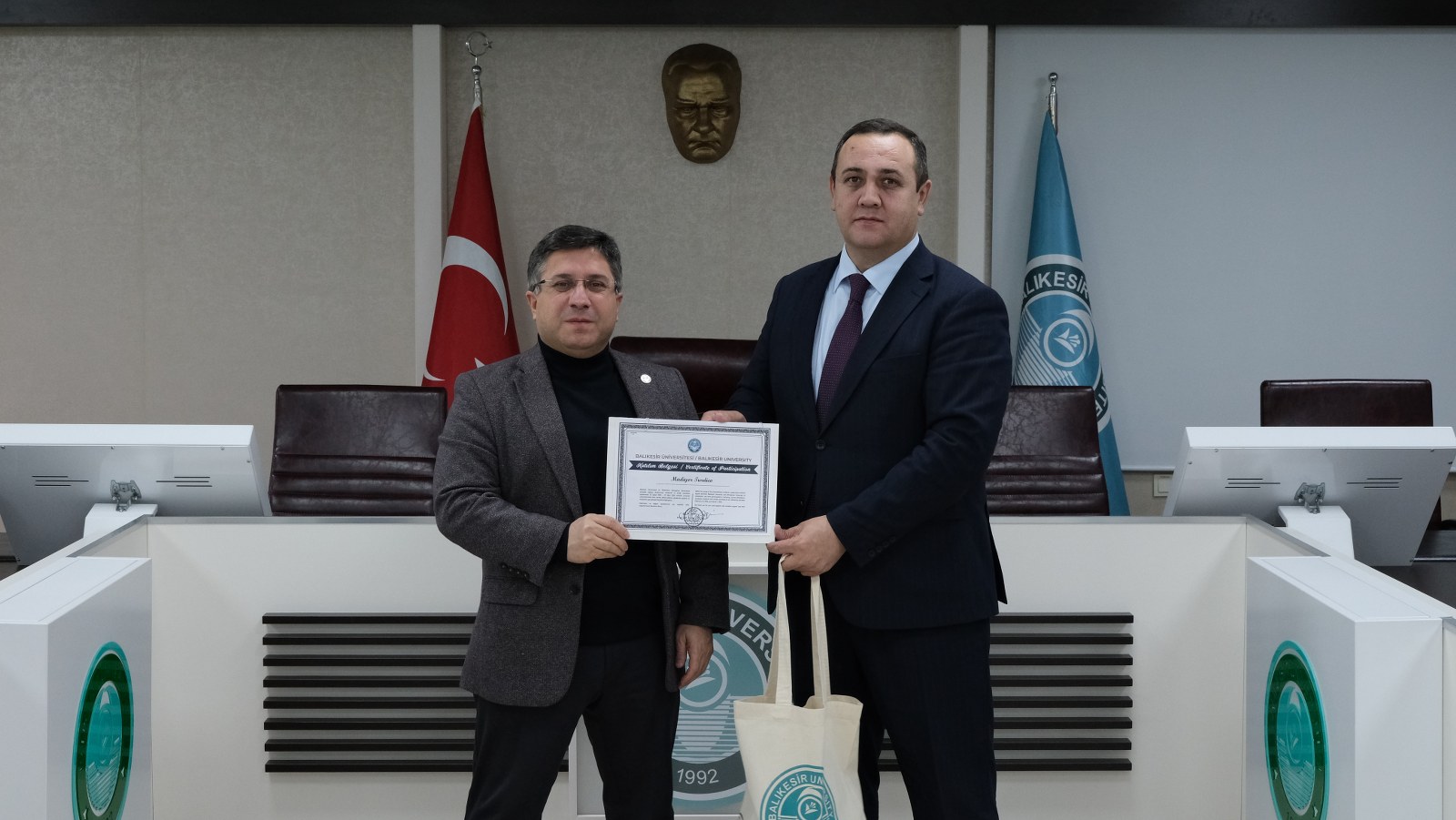 Özbekistan Alfraganus Üniversitesi Heyeti BAÜN’de Faaliyetlerini Başarıyla Tamamlayarak Sertifikalarını Rektör Oğurlu’dan Aldı 5