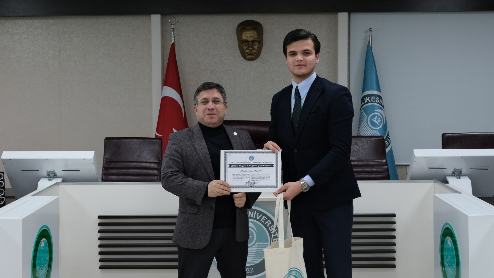 Özbekistan Alfraganus Üniversitesi Heyeti BAÜN’de Faaliyetlerini Başarıyla Tamamlayarak Sertifikalarını Rektör Oğurlu’dan Aldı 6