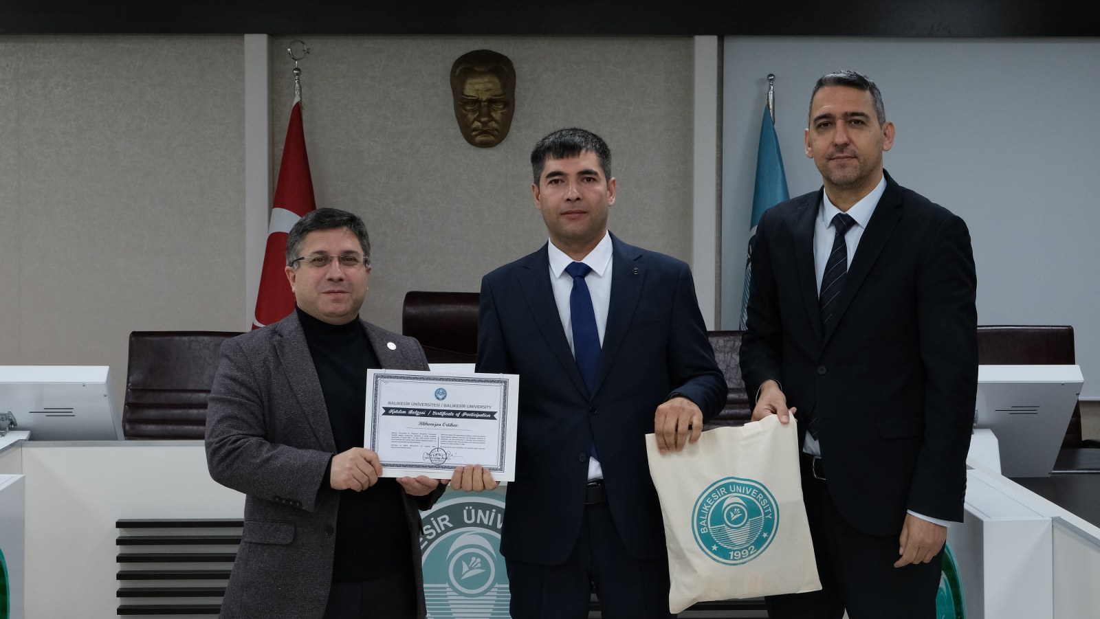 Özbekistan Alfraganus Üniversitesi Heyeti BAÜN’de Faaliyetlerini Başarıyla Tamamlayarak Sertifikalarını Rektör Oğurlu’dan Aldı 10