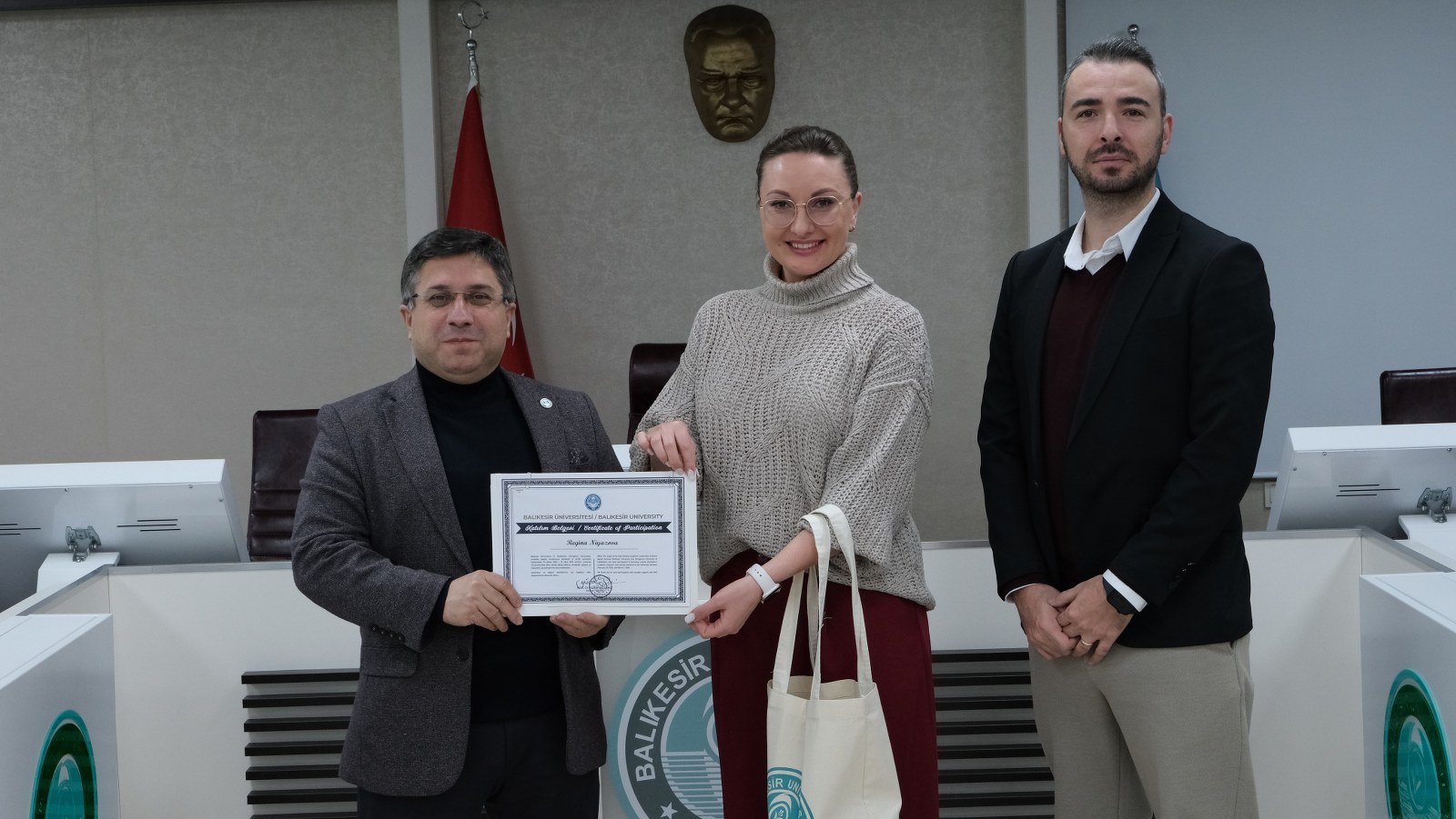 Özbekistan Alfraganus Üniversitesi Heyeti BAÜN’de Faaliyetlerini Başarıyla Tamamlayarak Sertifikalarını Rektör Oğurlu’dan Aldı 7