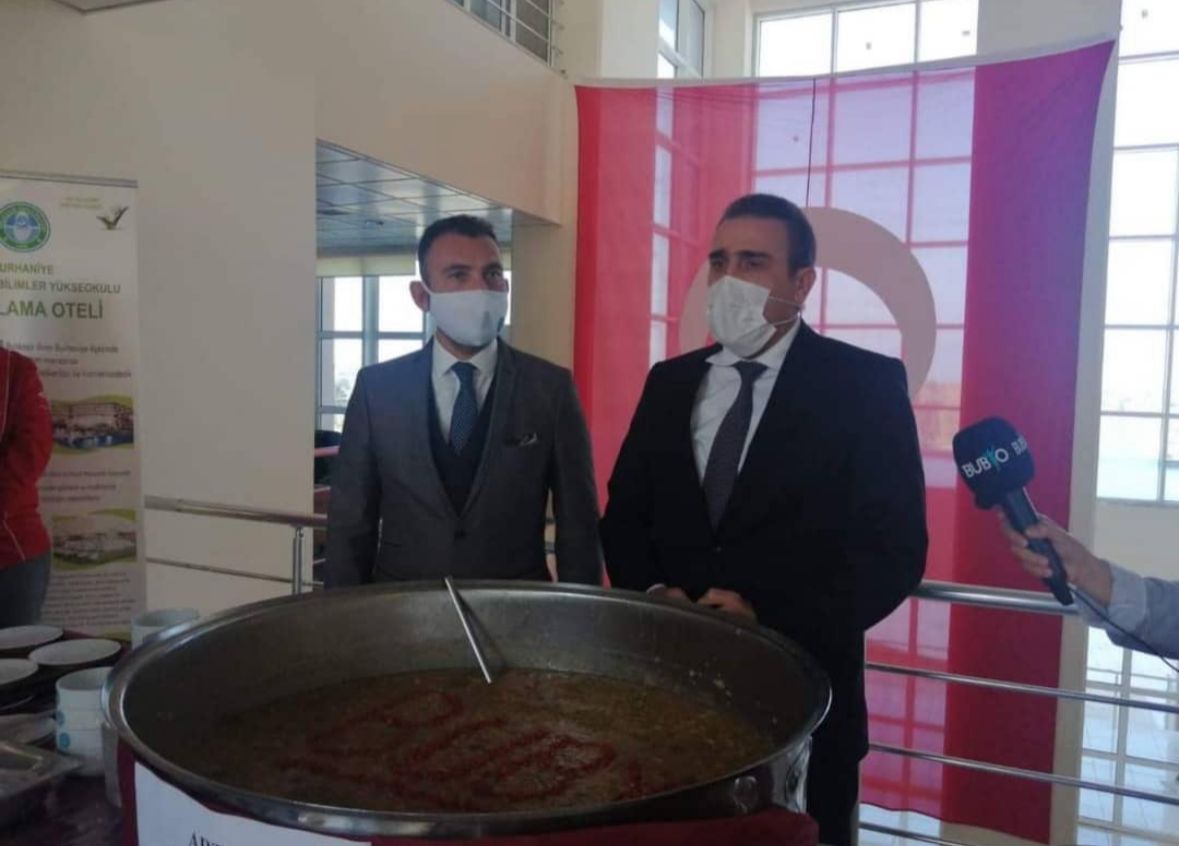 Burhaniye'de Üniversiteliler Bin 500 Kişilik Aşure Yaptı 4