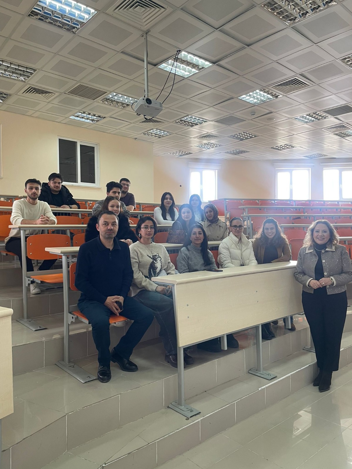 Balıkesir MYO Bölüm Kalite Öğrenci Temsilcileri, Meslek Yüksekokulu Müdürü Doç. Dr. Fatmagül Tolun ile Bir Araya Geldi