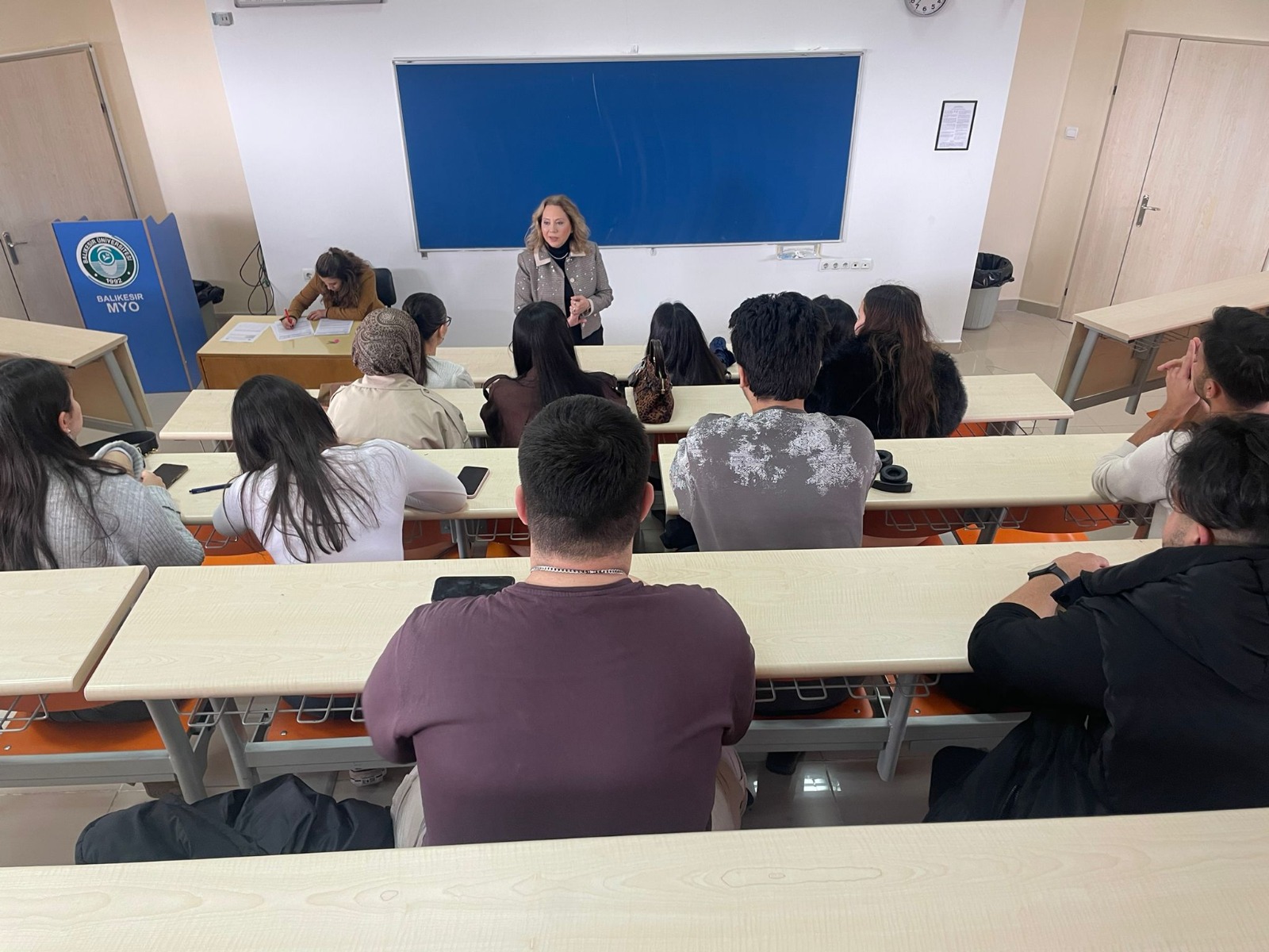 Balıkesir MYO Bölüm Kalite Öğrenci Temsilcileri, Meslek Yüksekokulu Müdürü Doç. Dr. Fatmagül Tolun ile Bir Araya Geldi 2