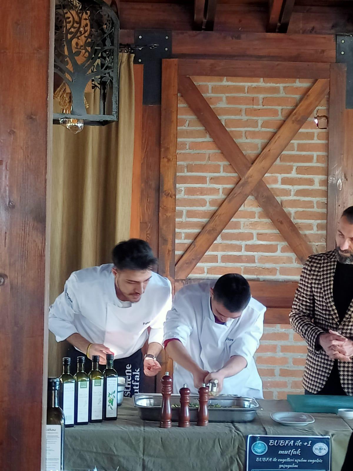Balıkesir'de Down Sendromlu Gençler Mutfağa Girdi ve Yemek Yaptı 11