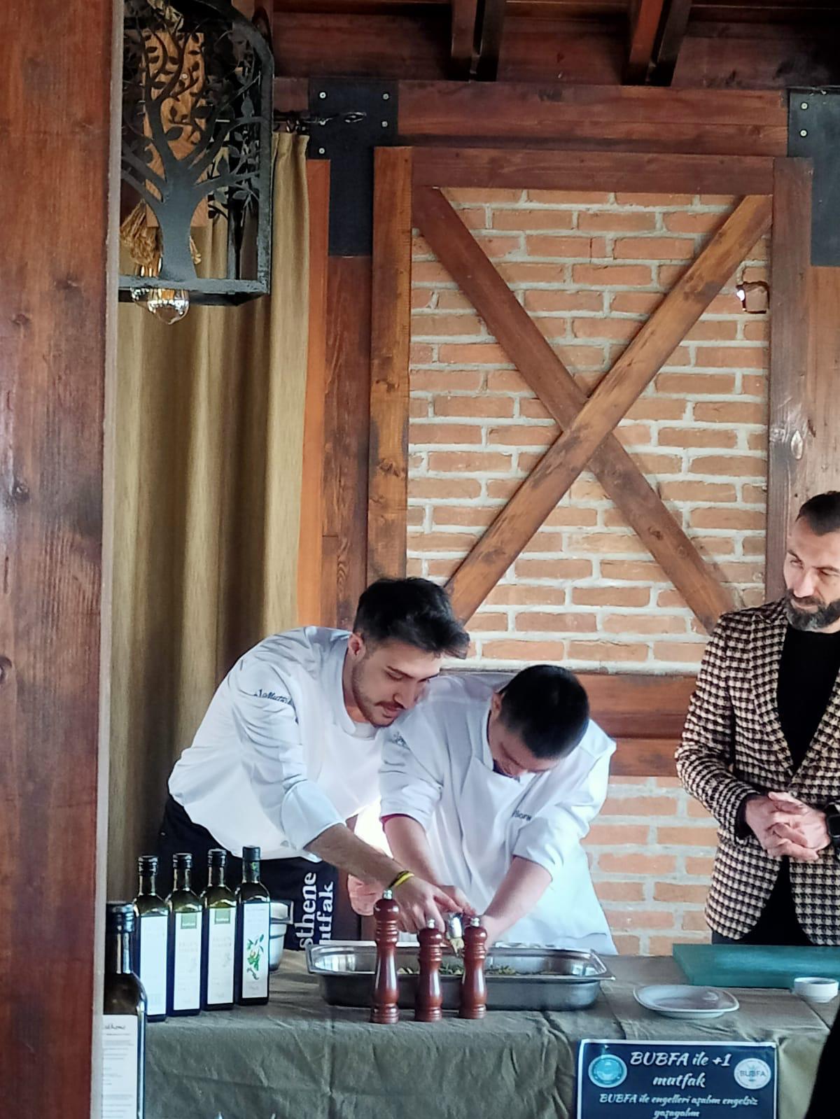 Balıkesir'de Down Sendromlu Gençler Mutfağa Girdi ve Yemek Yaptı 17