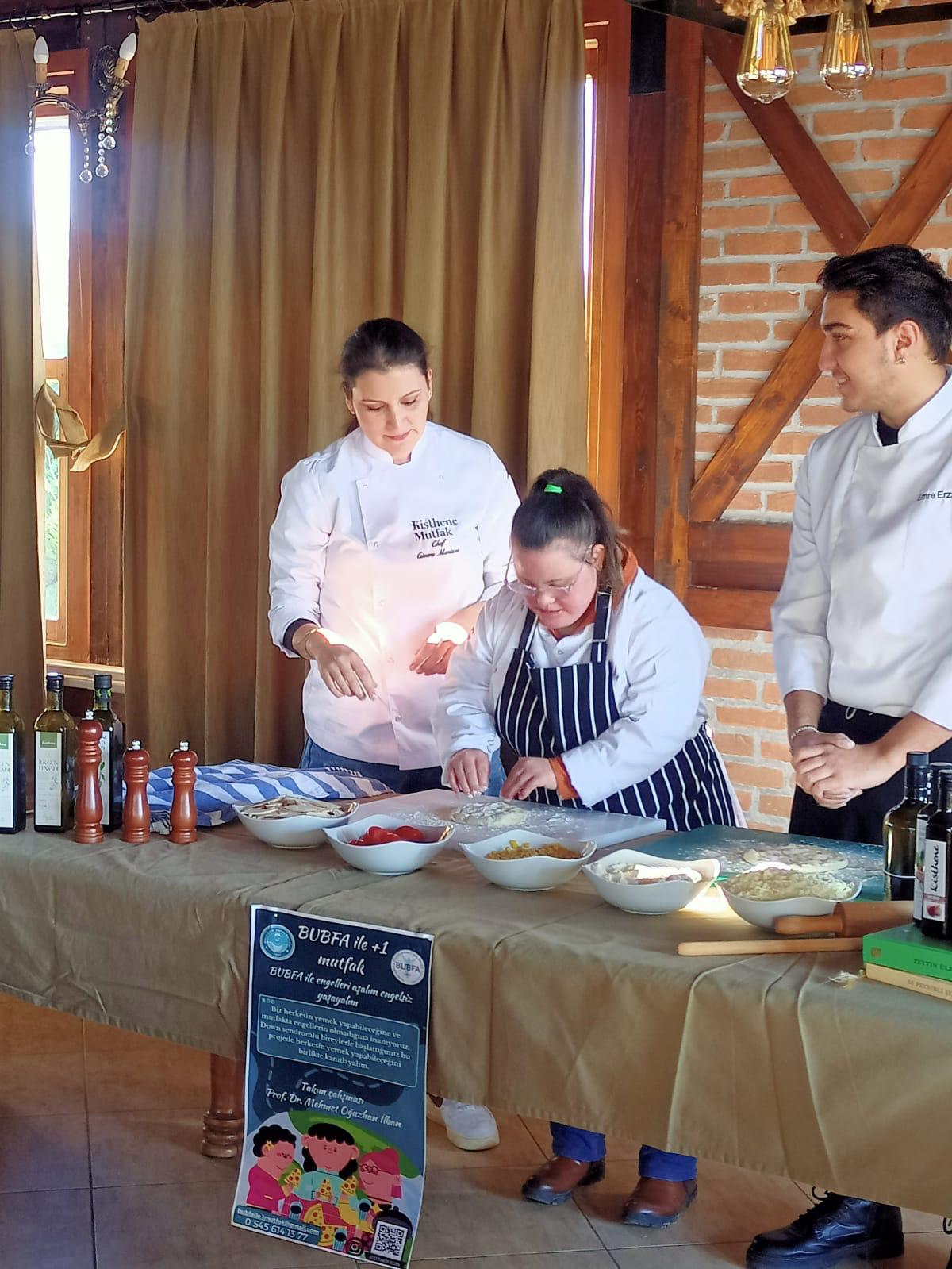 Balıkesir'de Down Sendromlu Gençler Mutfağa Girdi ve Yemek Yaptı 18