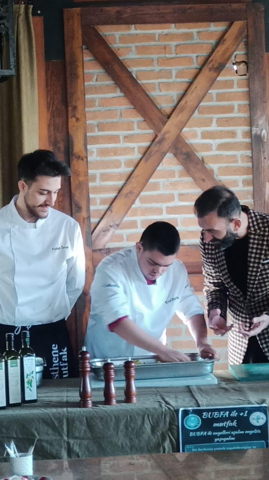 Balıkesir'de Down Sendromlu Gençler Mutfağa Girdi ve Yemek Yaptı 10