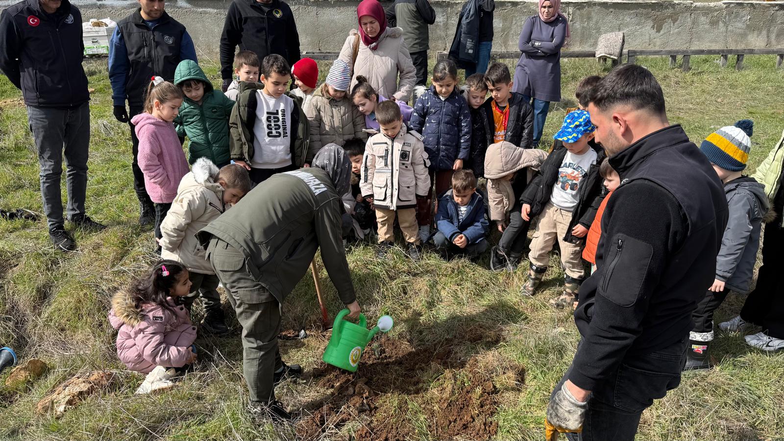 Dursunbey MYO Ormancılık Bölümü’nden Minik Ellere Büyük Dokunuş 4